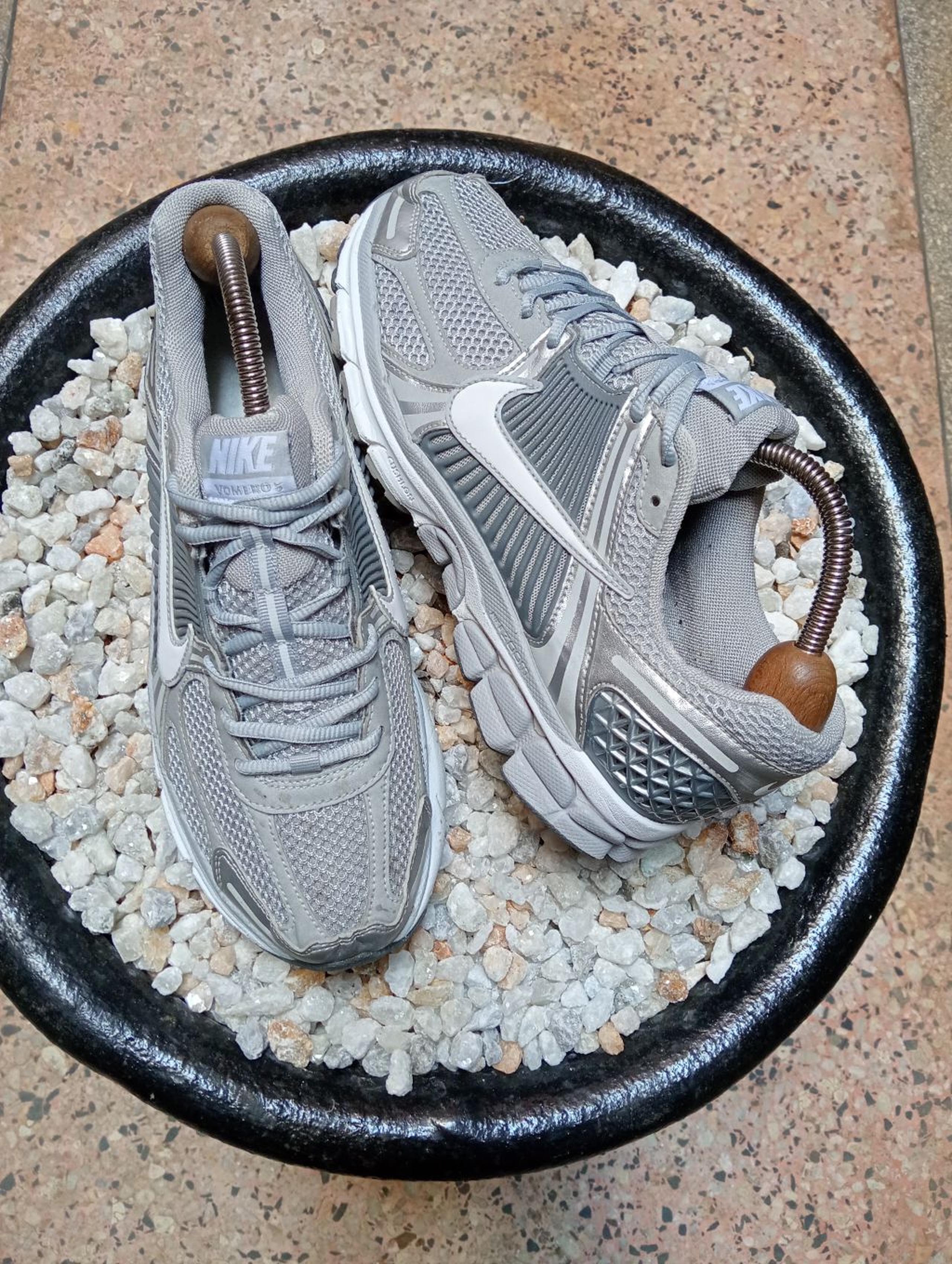 NIKE VOMERO 5 