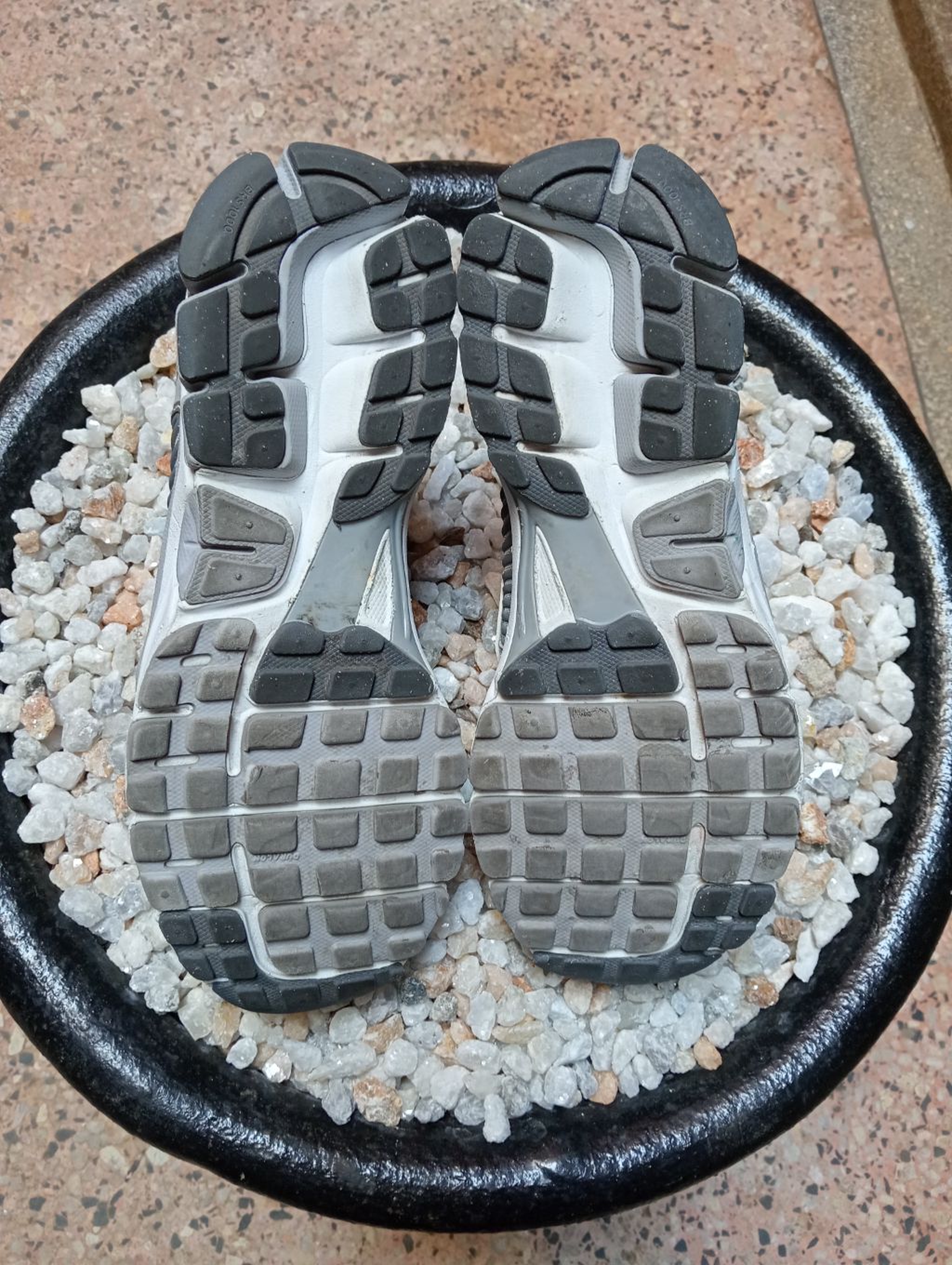 NIKE VOMERO 5 