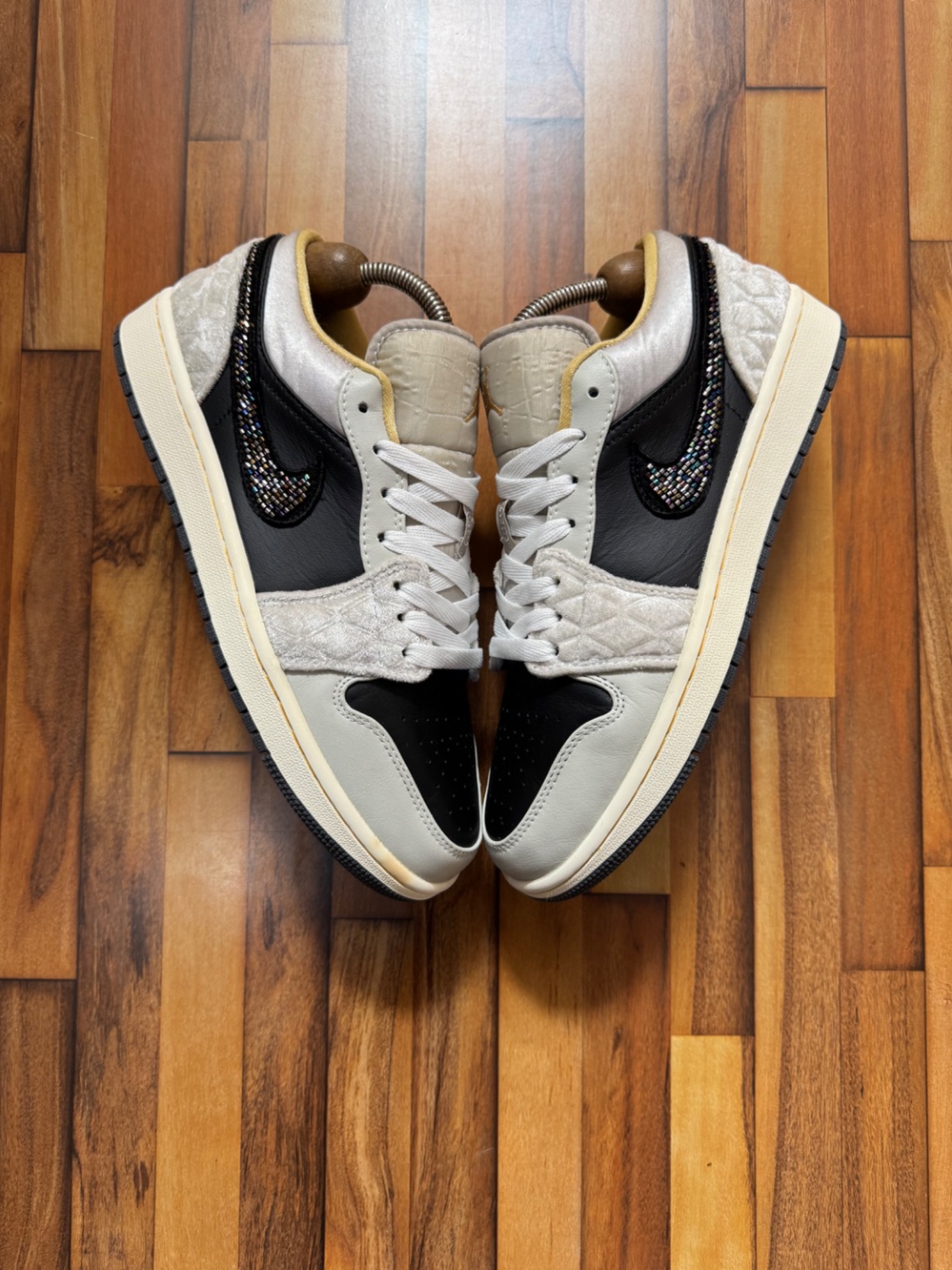 NIKE AIR JORDAN 1 LOW 
