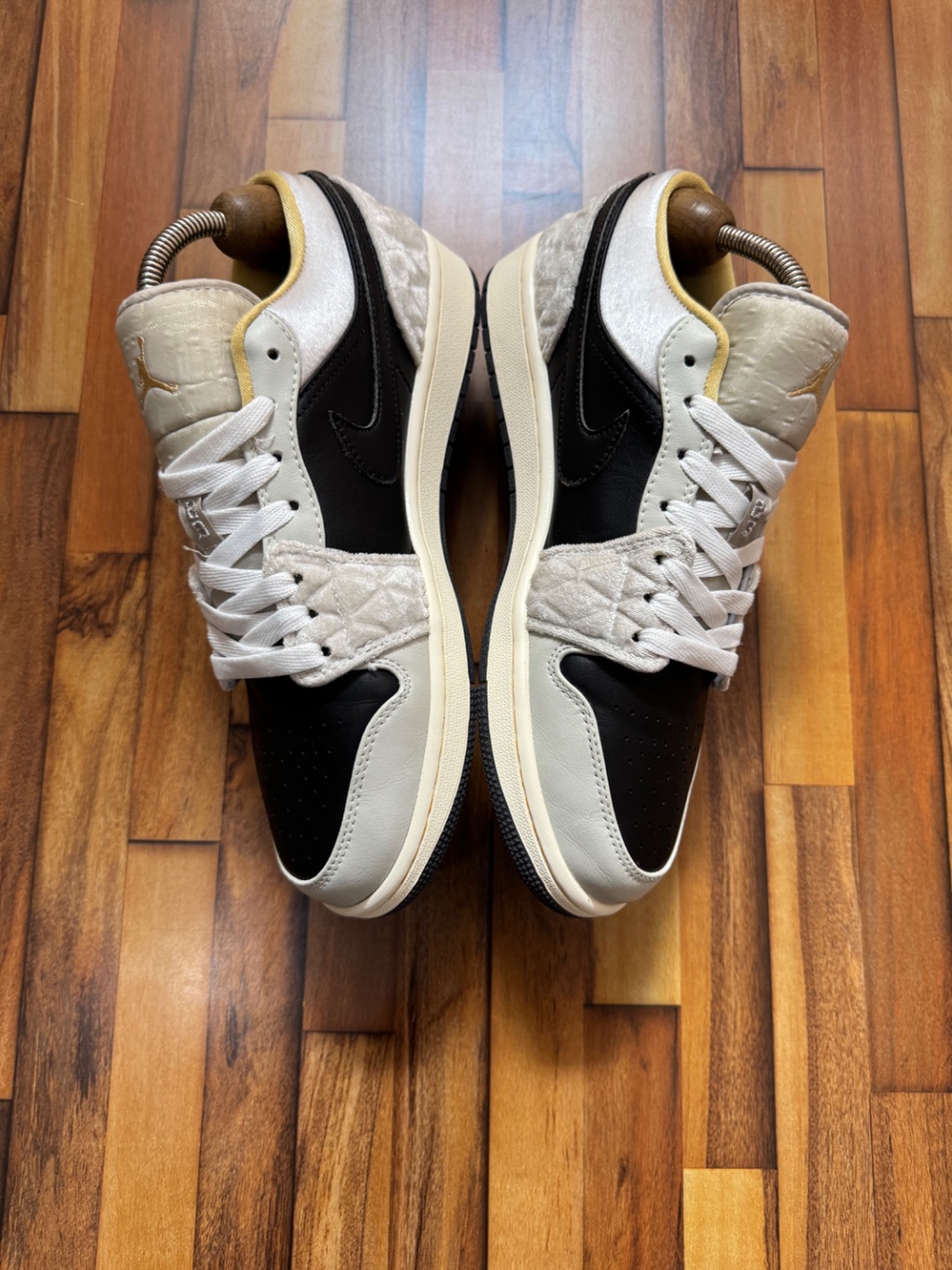 NIKE AIR JORDAN 1 LOW 