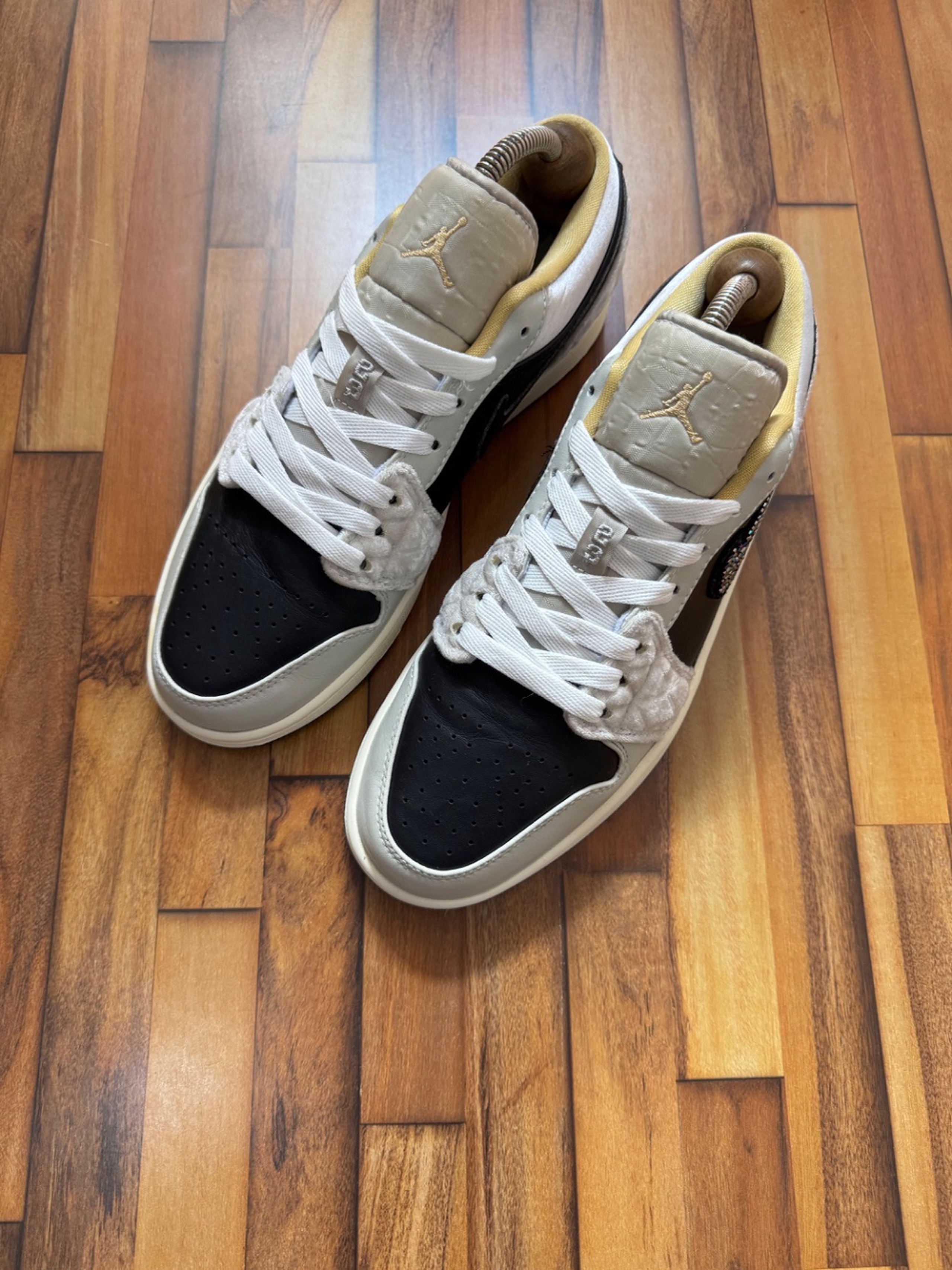 NIKE AIR JORDAN 1 LOW 