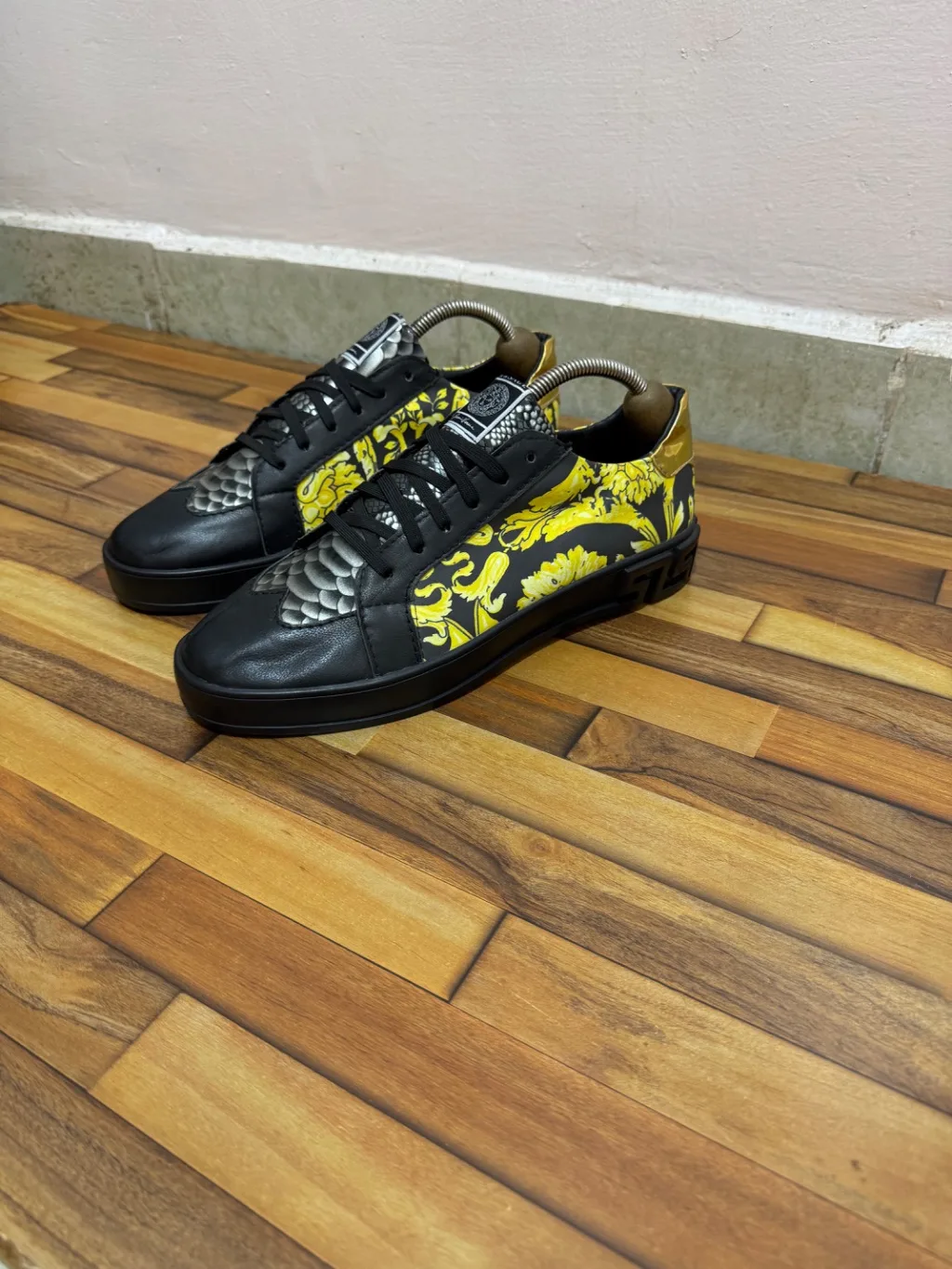 VERSACE