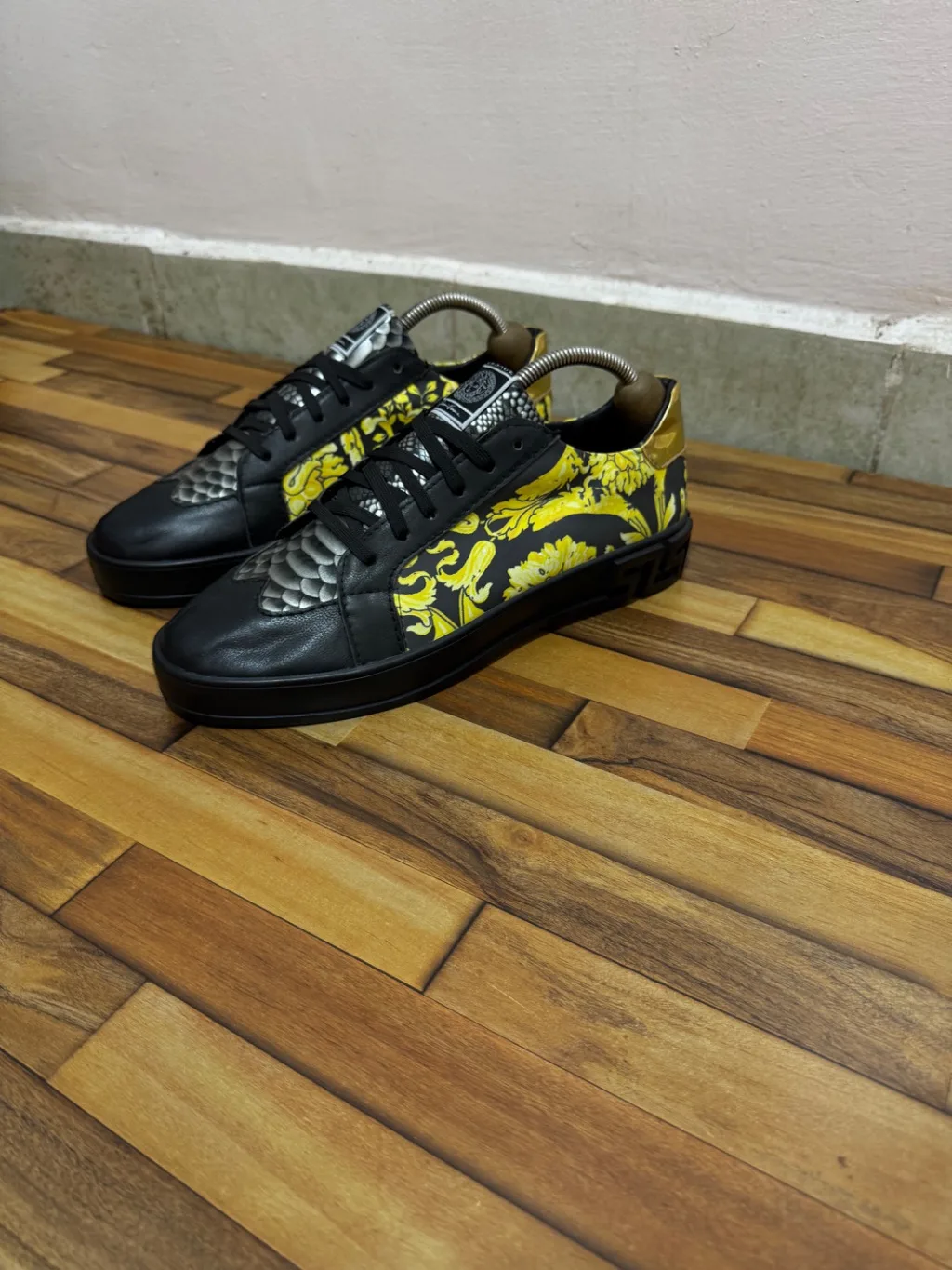VERSACE
