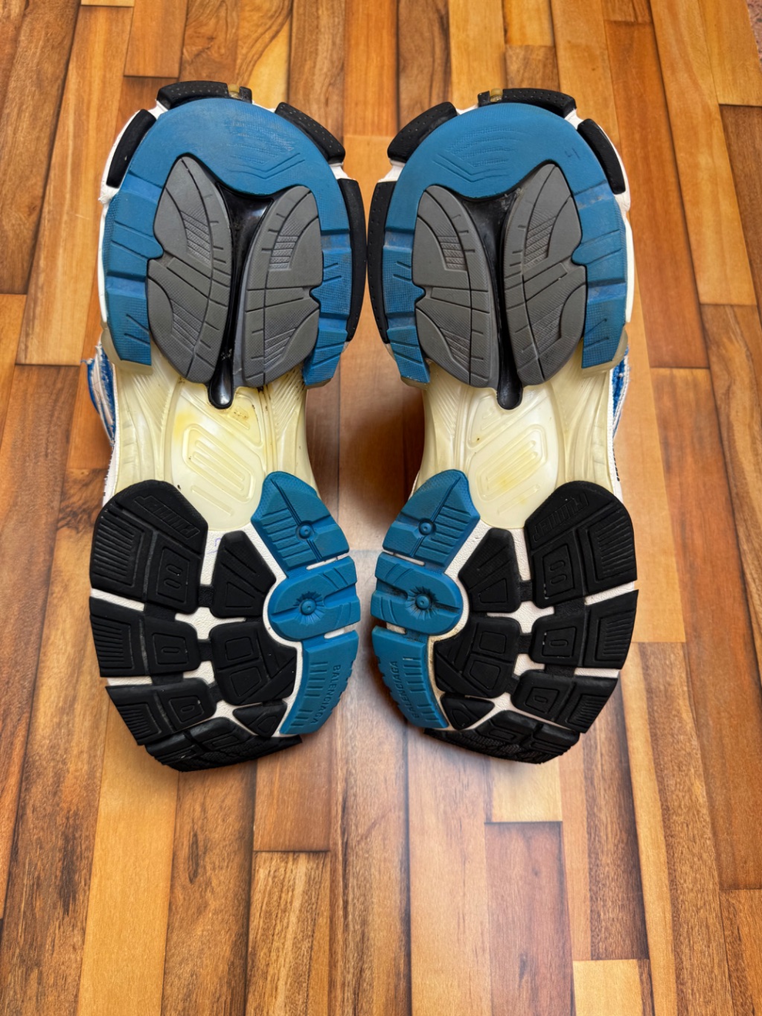 BALENCIAGA RUNNERS 💙
