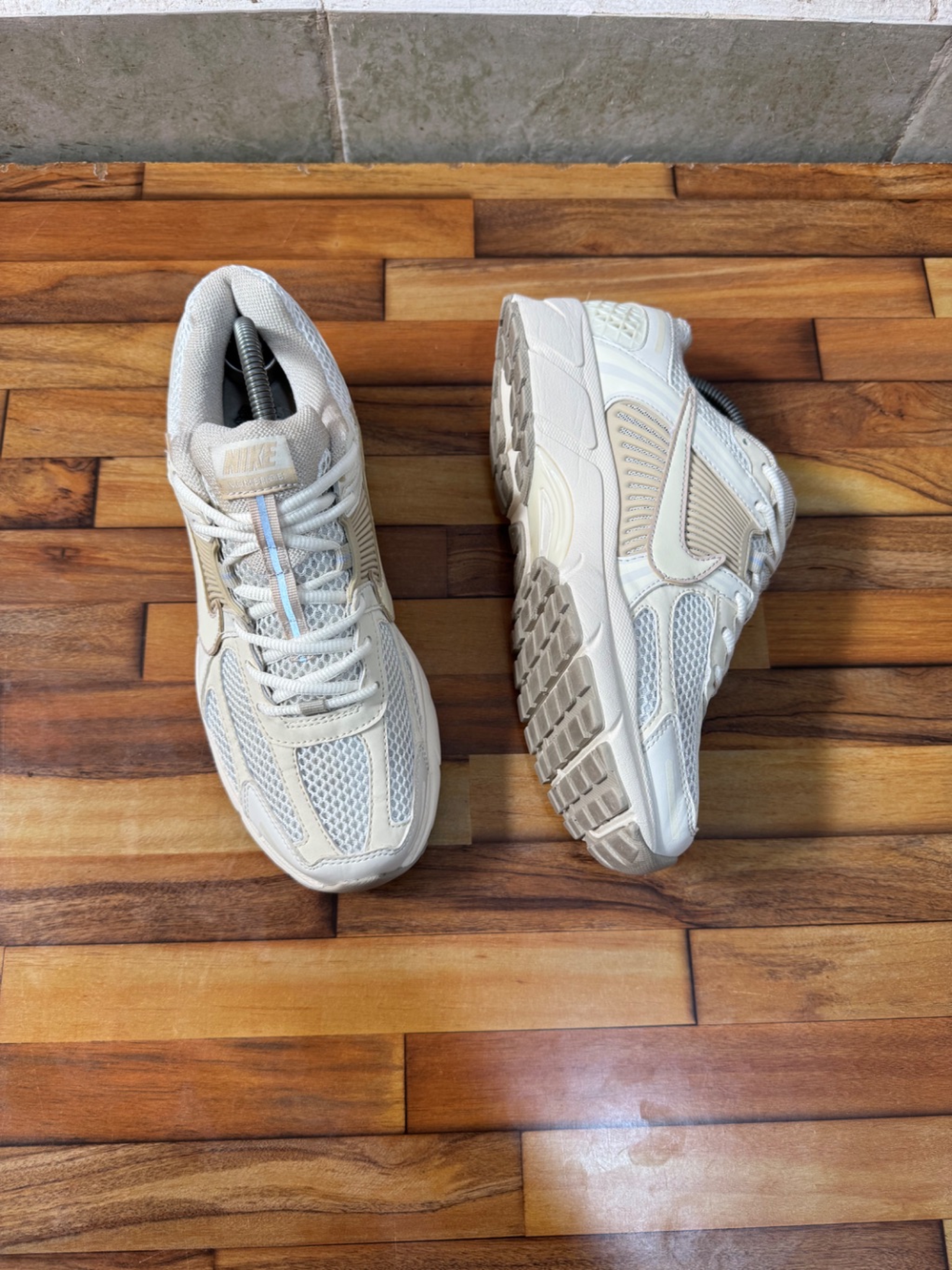 NIKE VOMERO 5