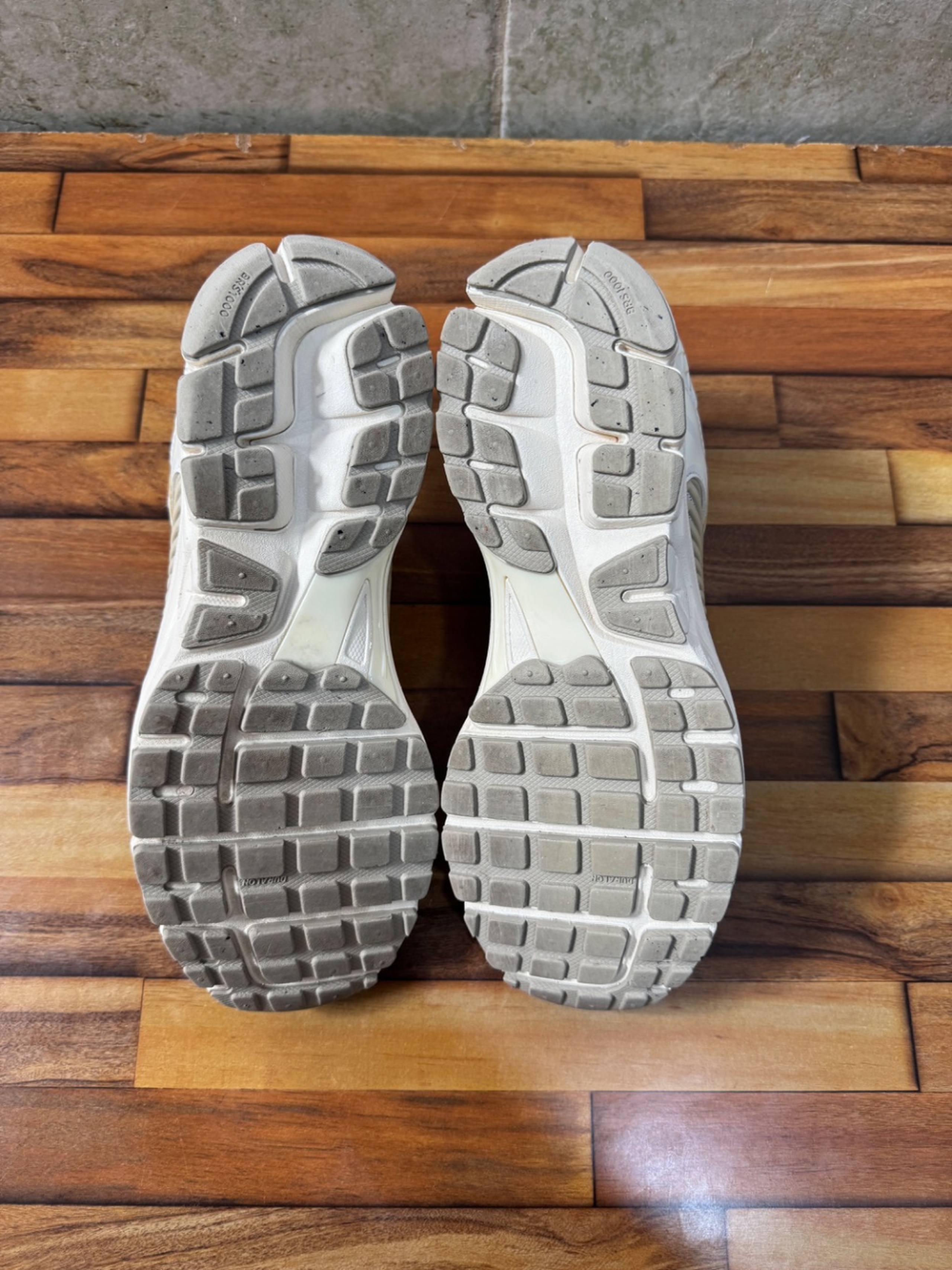 NIKE VOMERO 5