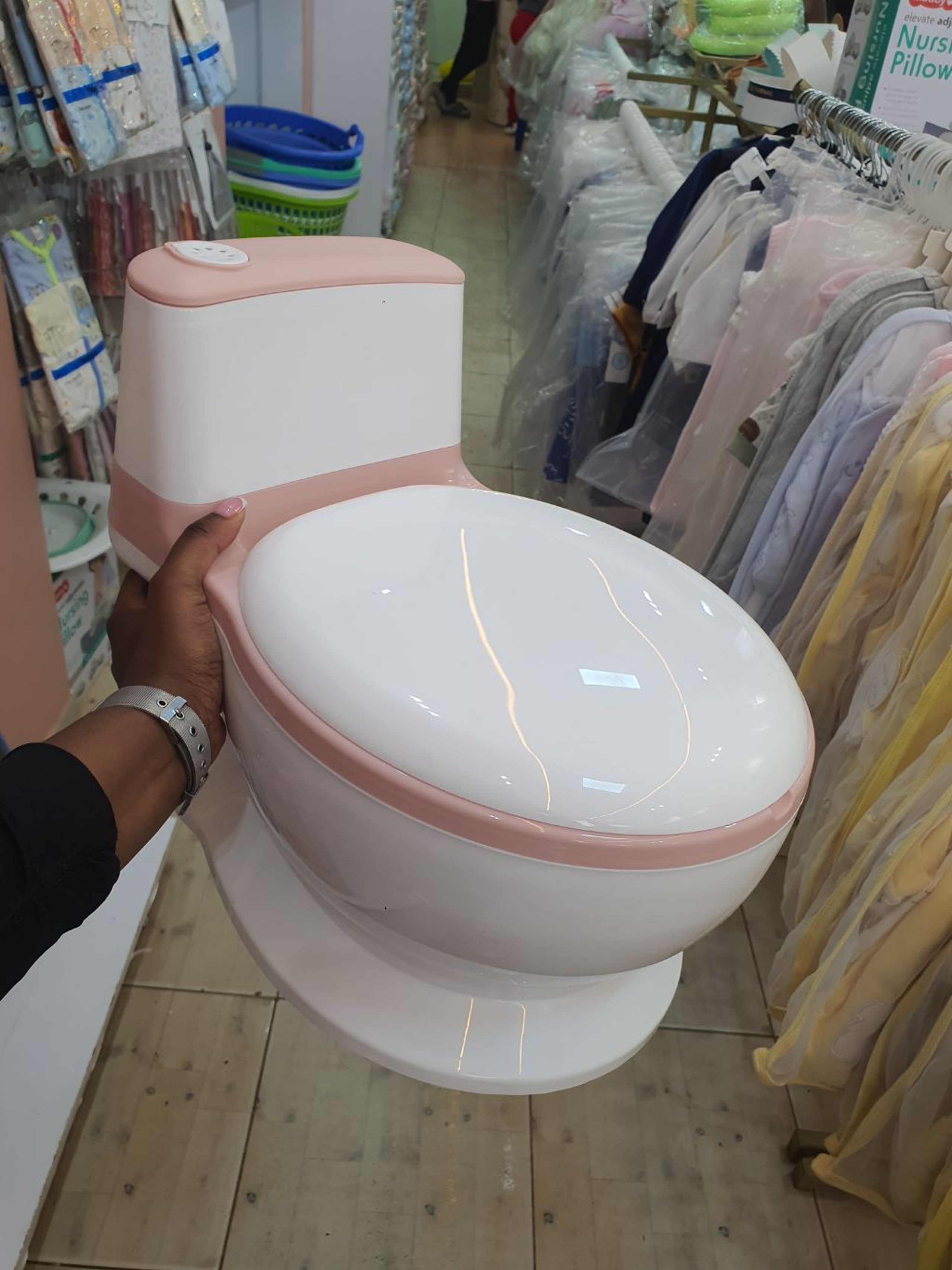 Toilet seat