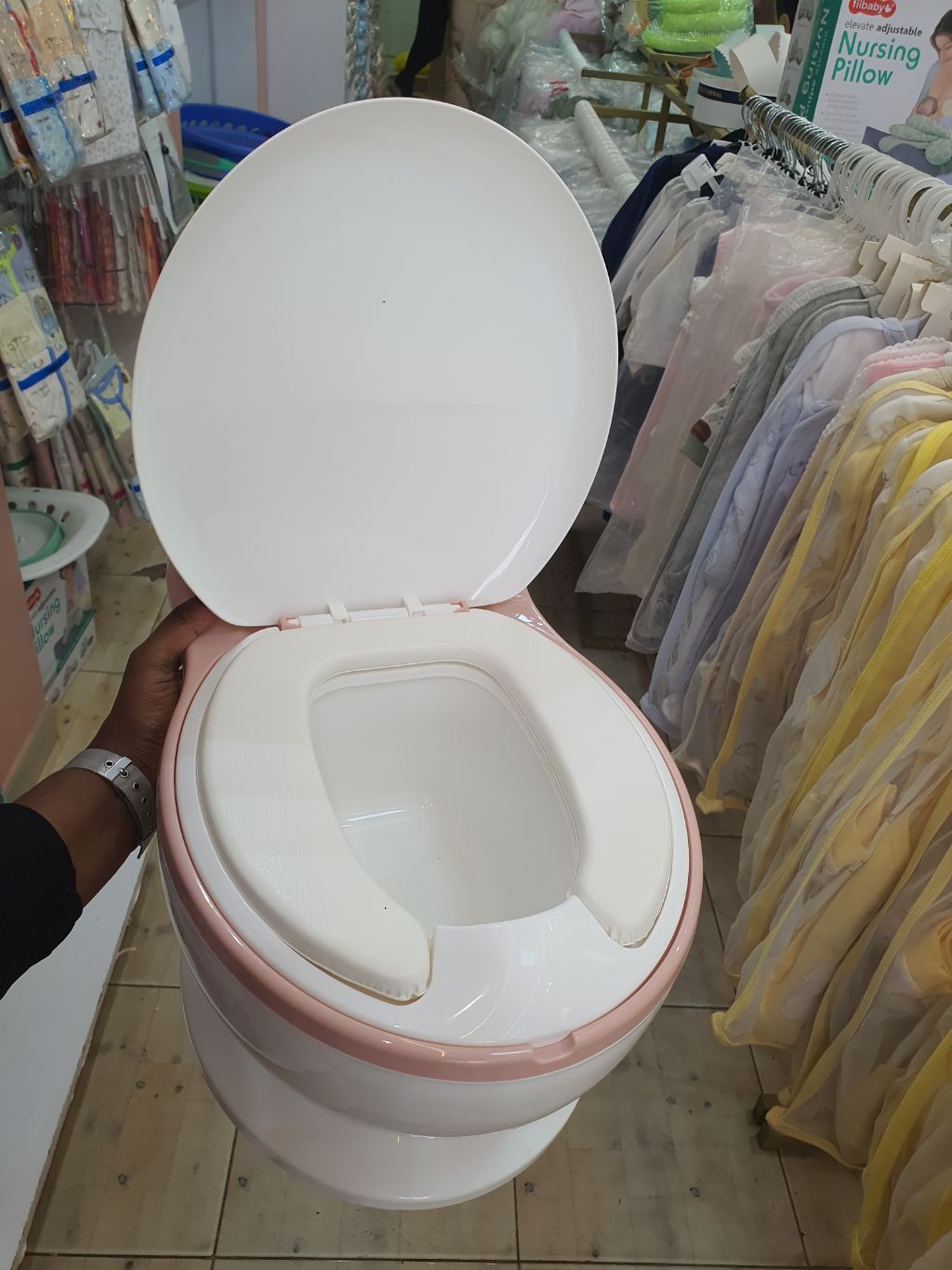 Toilet seat
