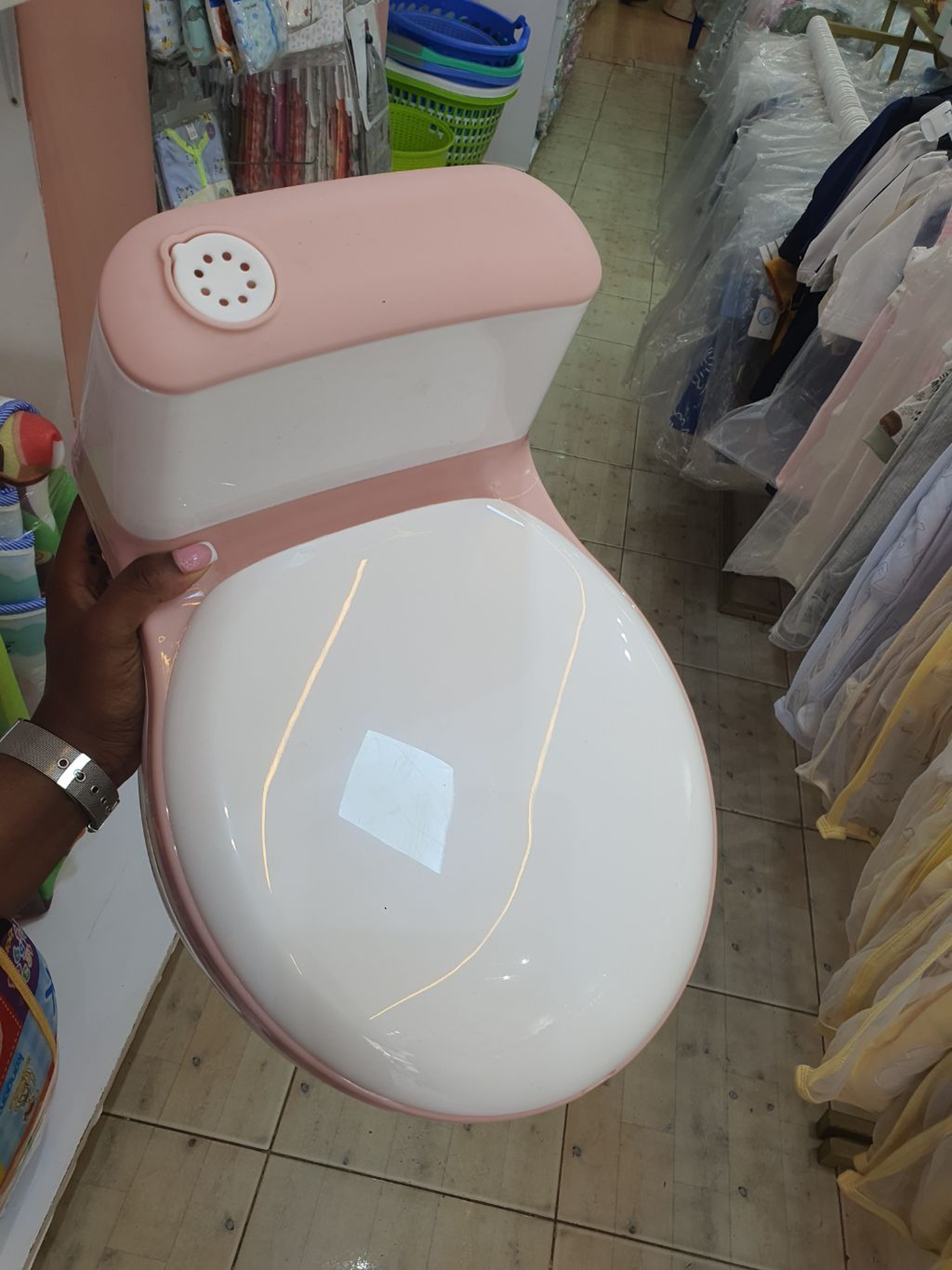 Toilet seat