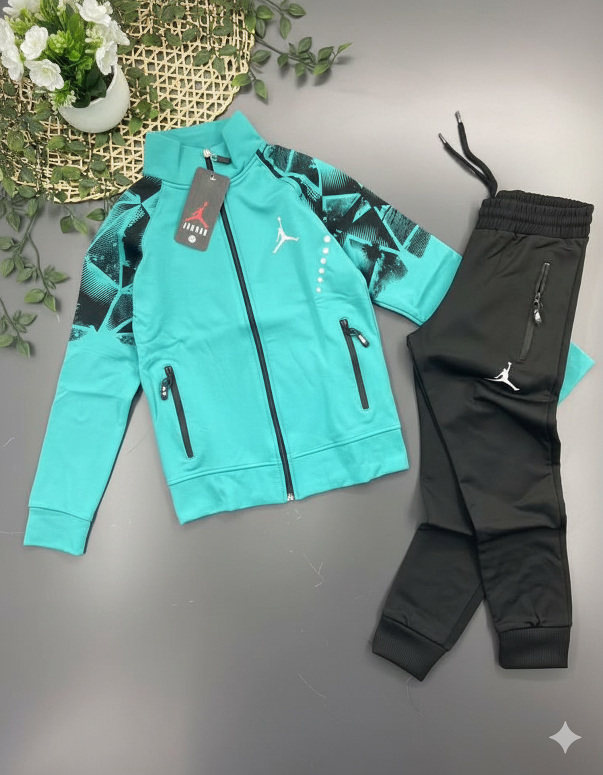 Stylish Two-Piece Youth Tracksuit: Full-Zip Jacket & Jogger Pants Set