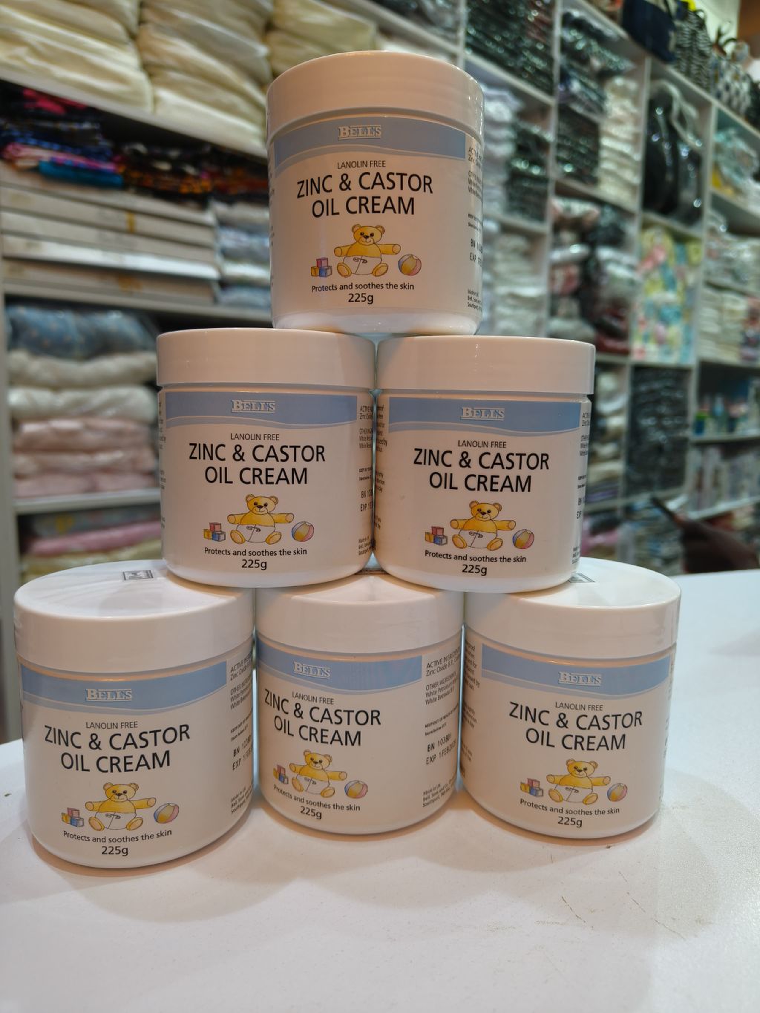 Zinc and castor oil cream