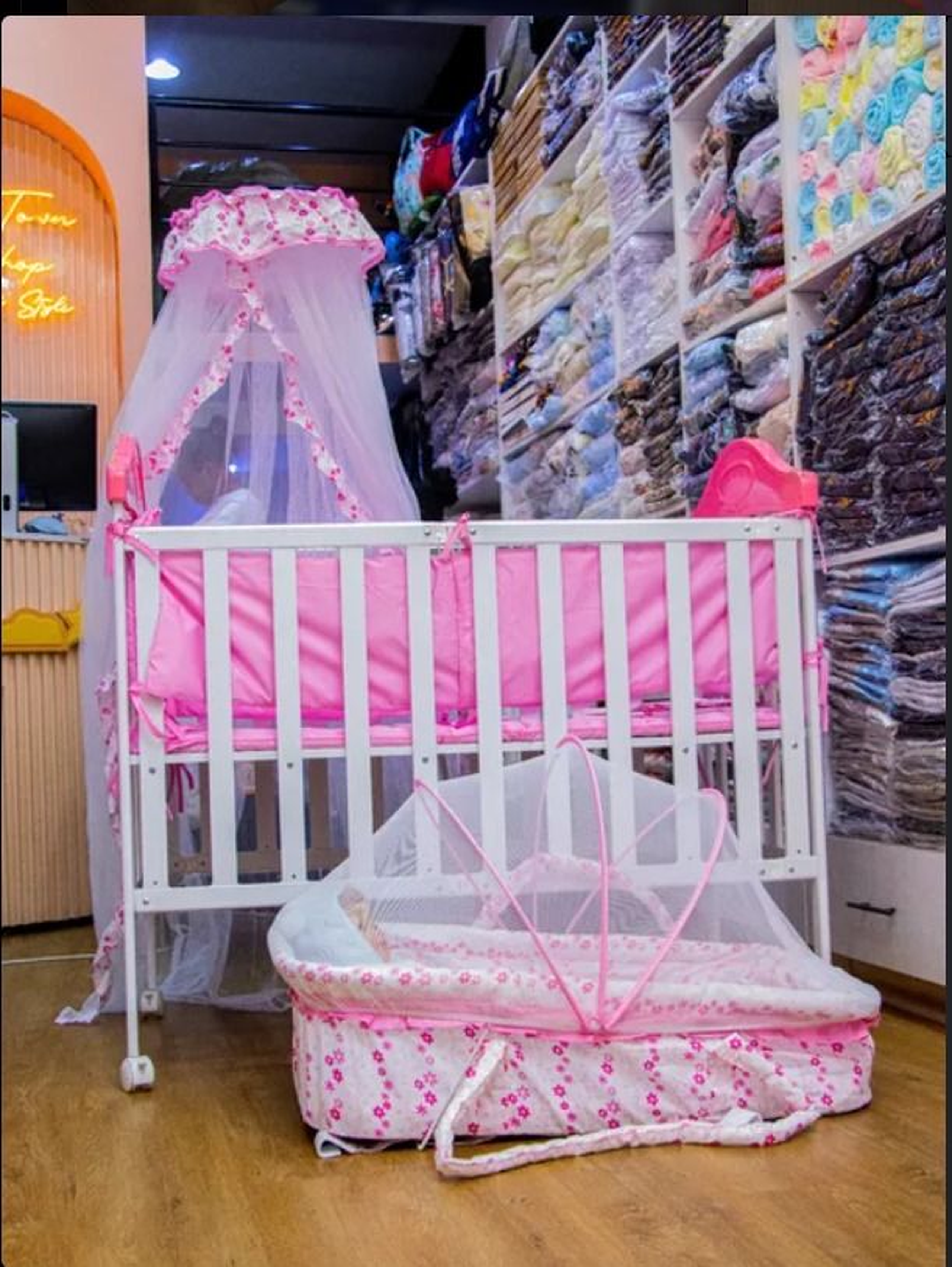 Metallic cot + matress