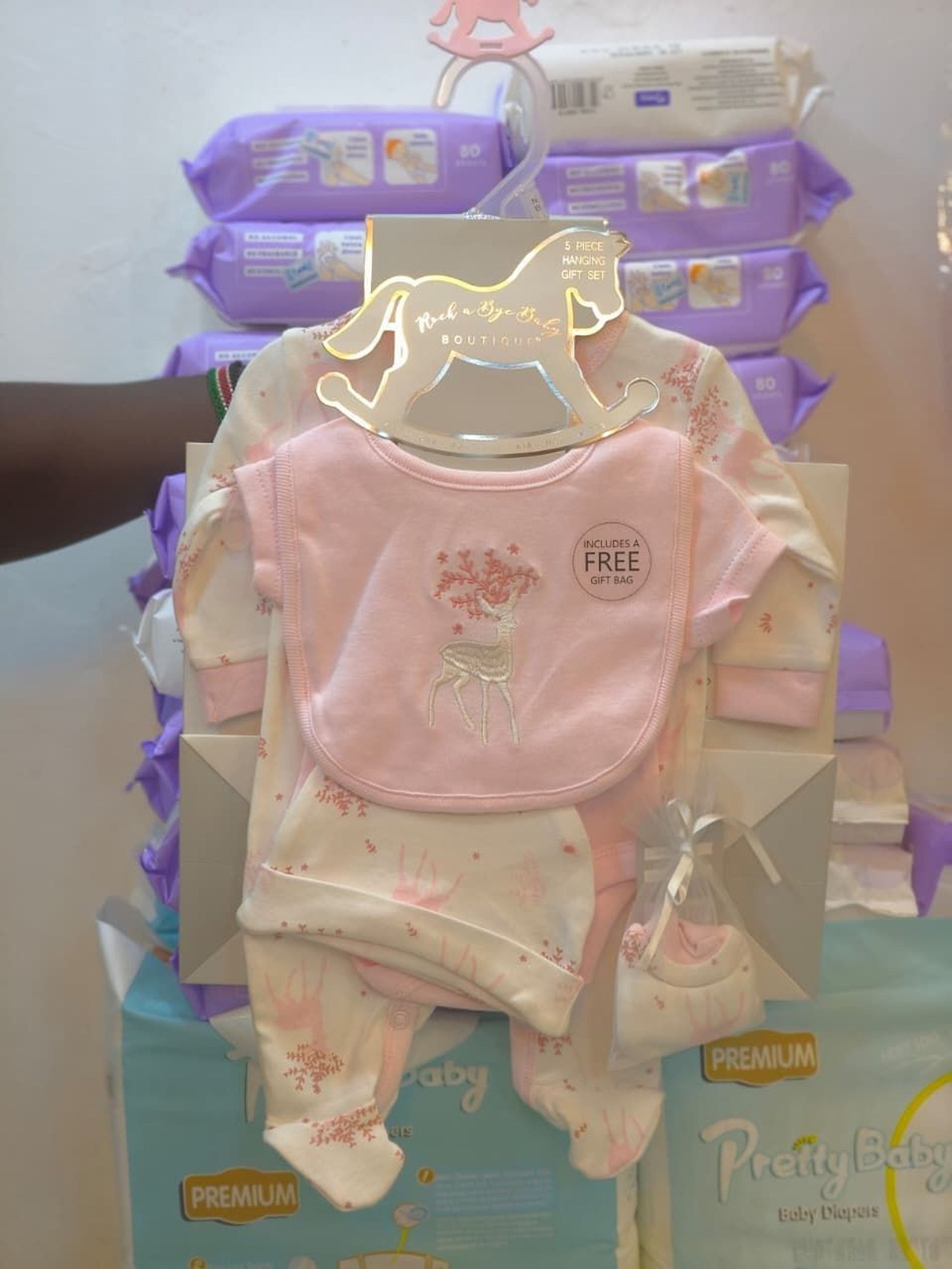 5-Piece Layette Set (Onesie, Bib, Hat, Mitts, Socks.)