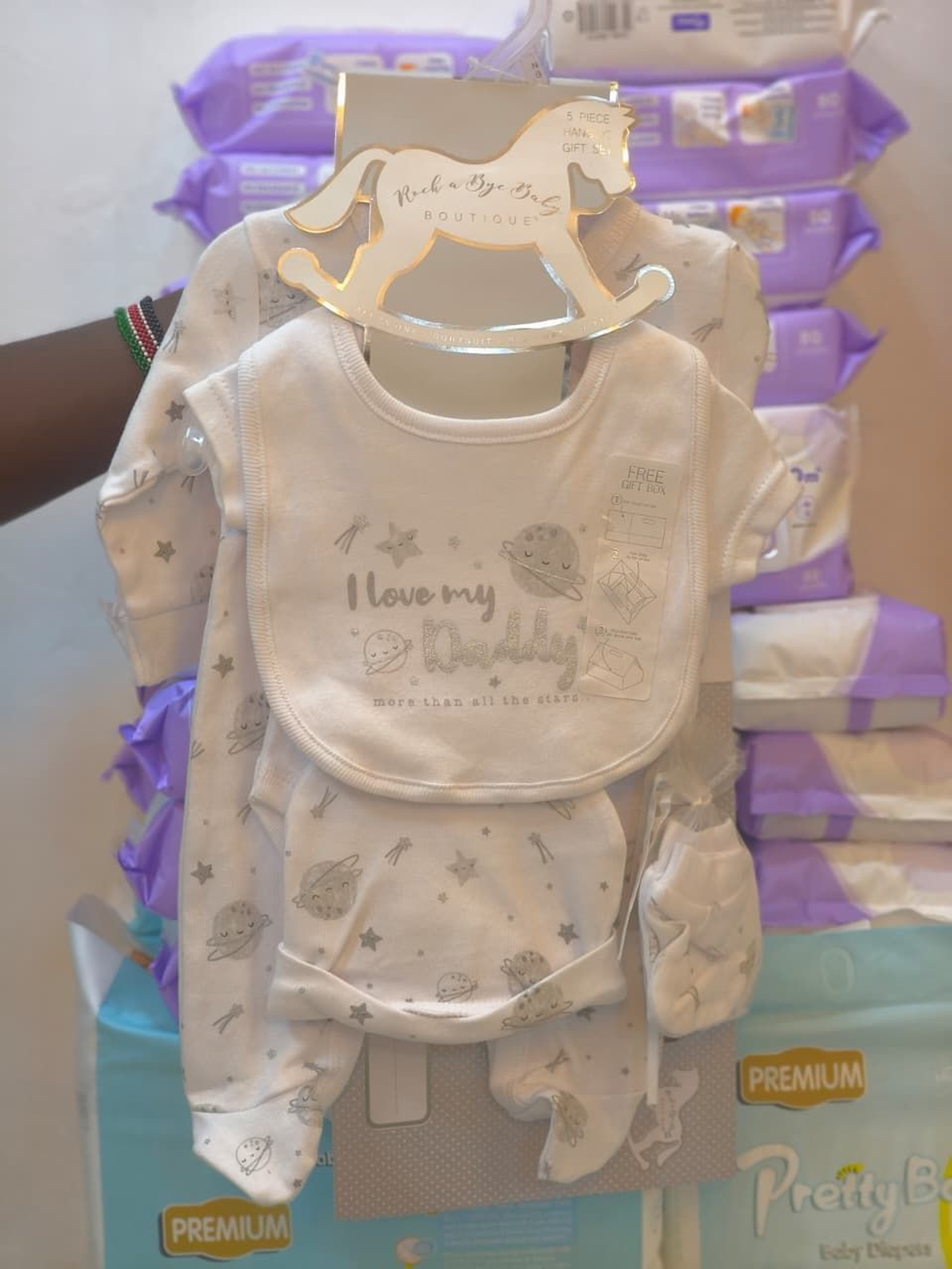 5-Piece Layette Set (Onesie, Bib, Hat, Mitts, Socks.)