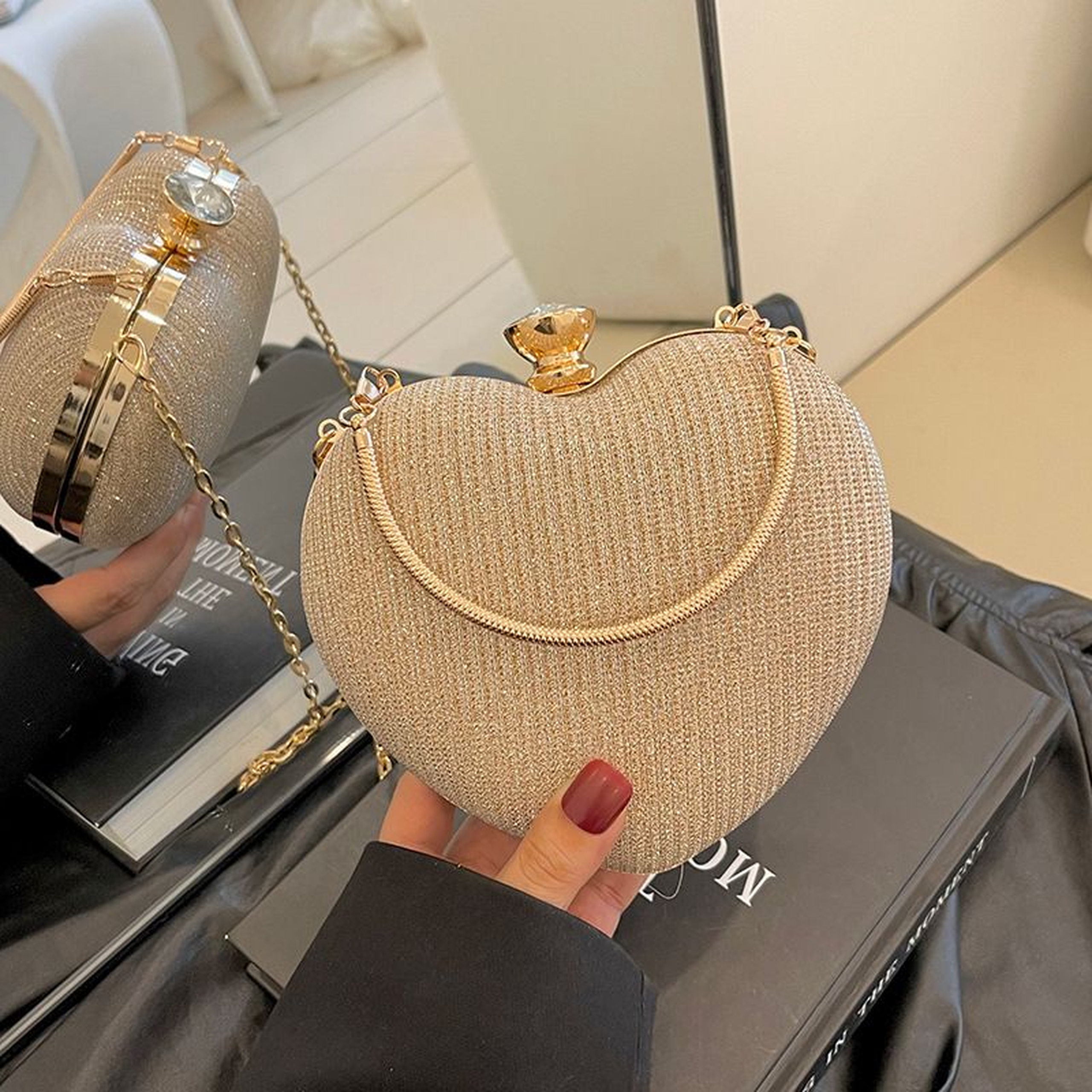 Diamond Heart-Shaped Shoulder Bag 