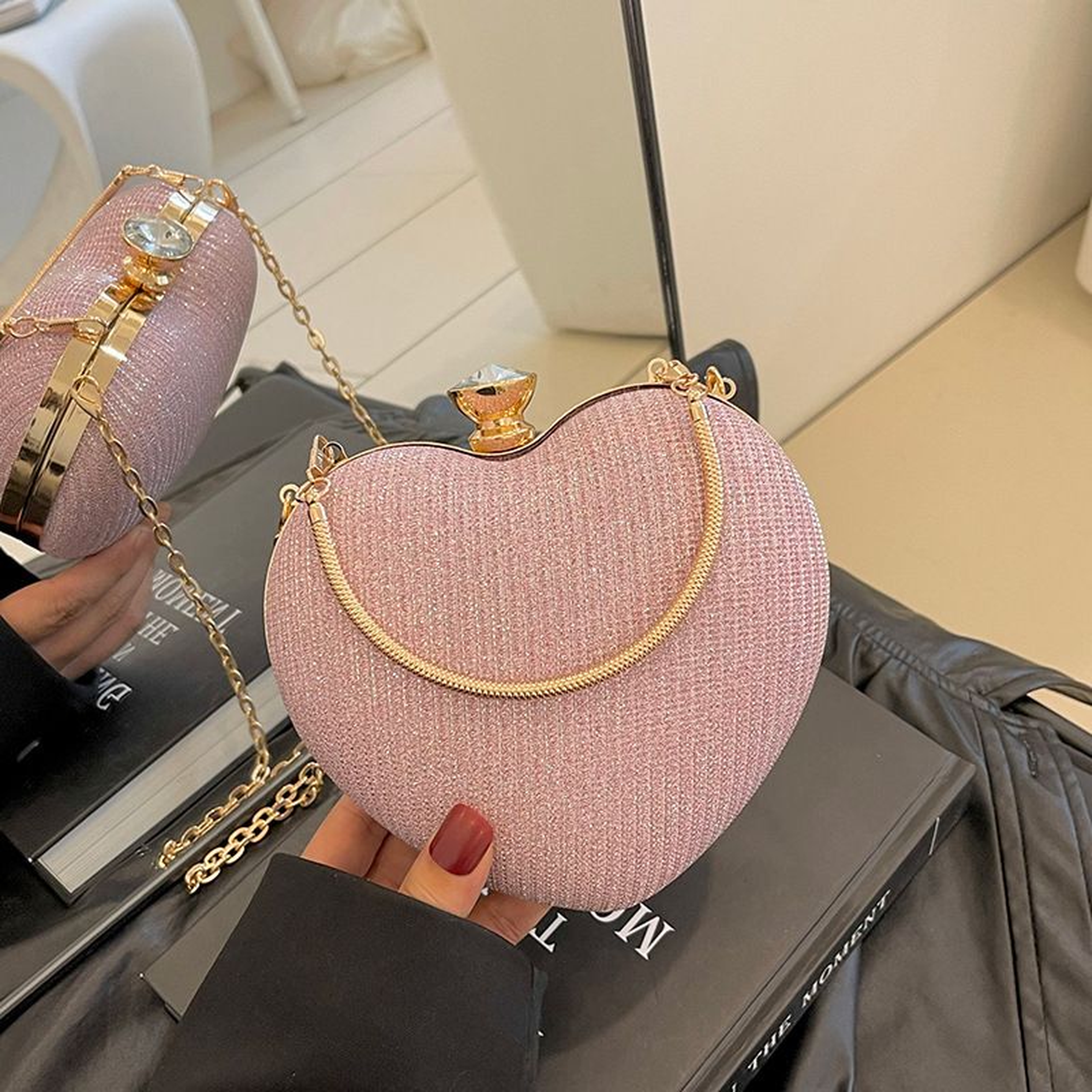 Diamond Heart-Shaped Shoulder Bag 