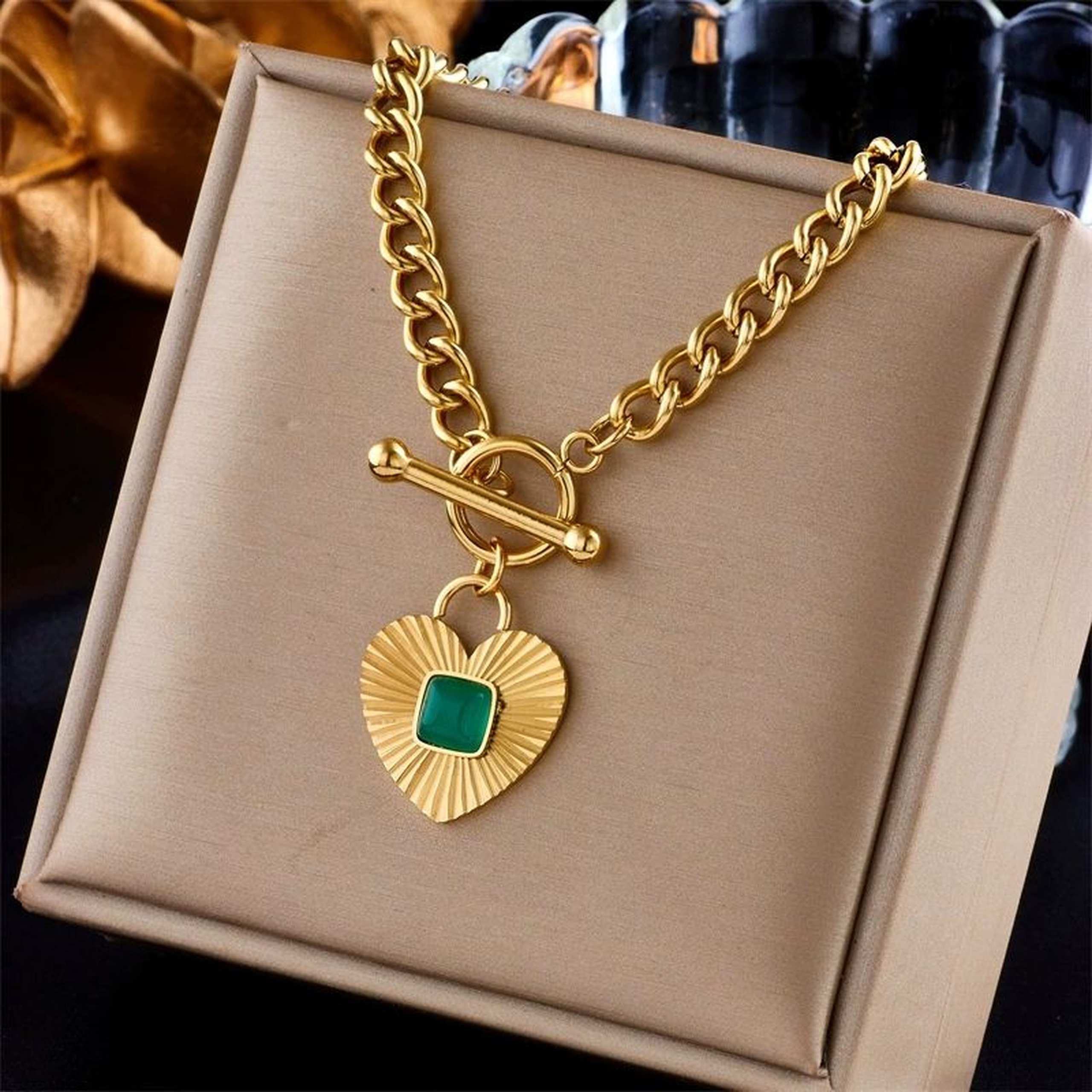 Heart Breaker Emerald Set