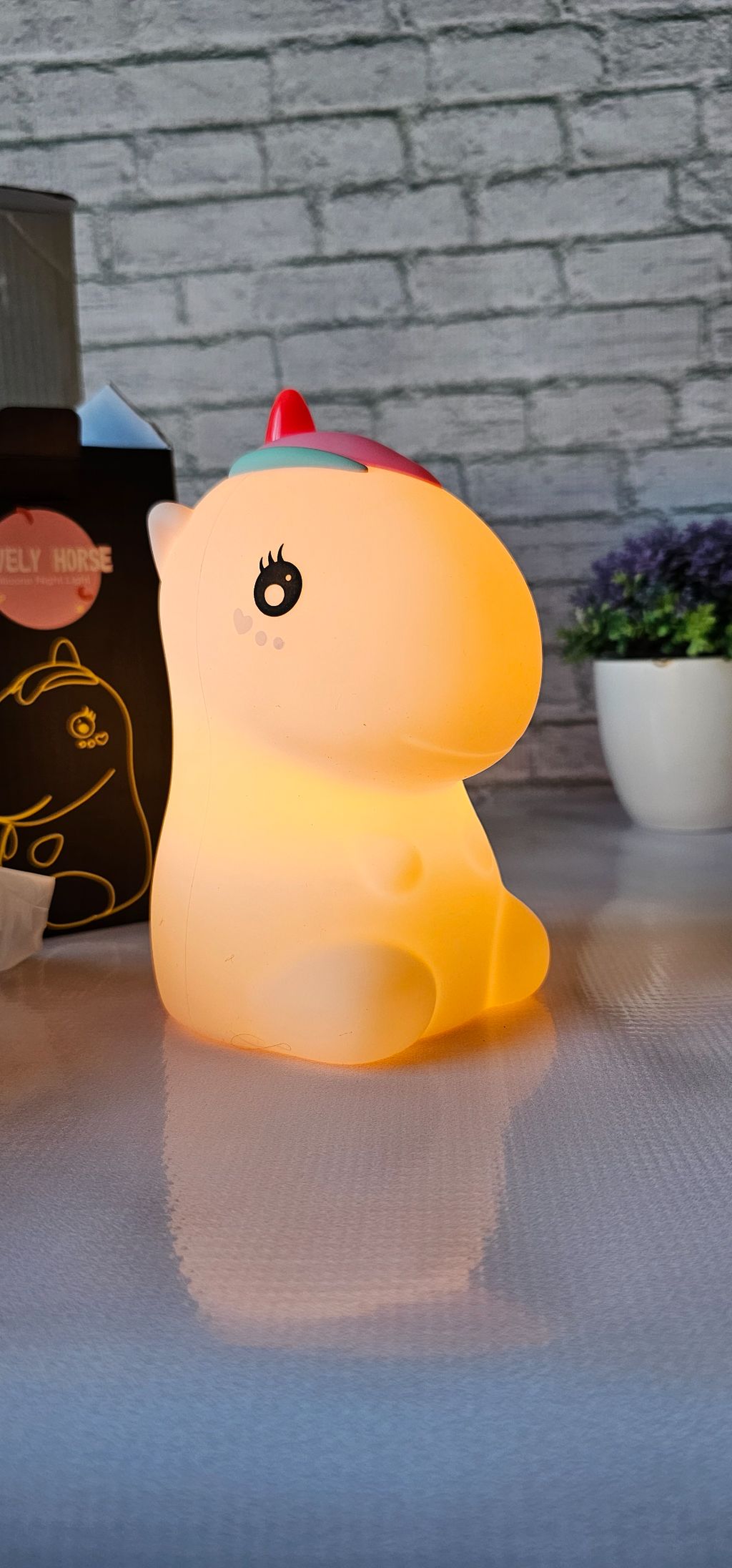 Unicorn colour changing night light