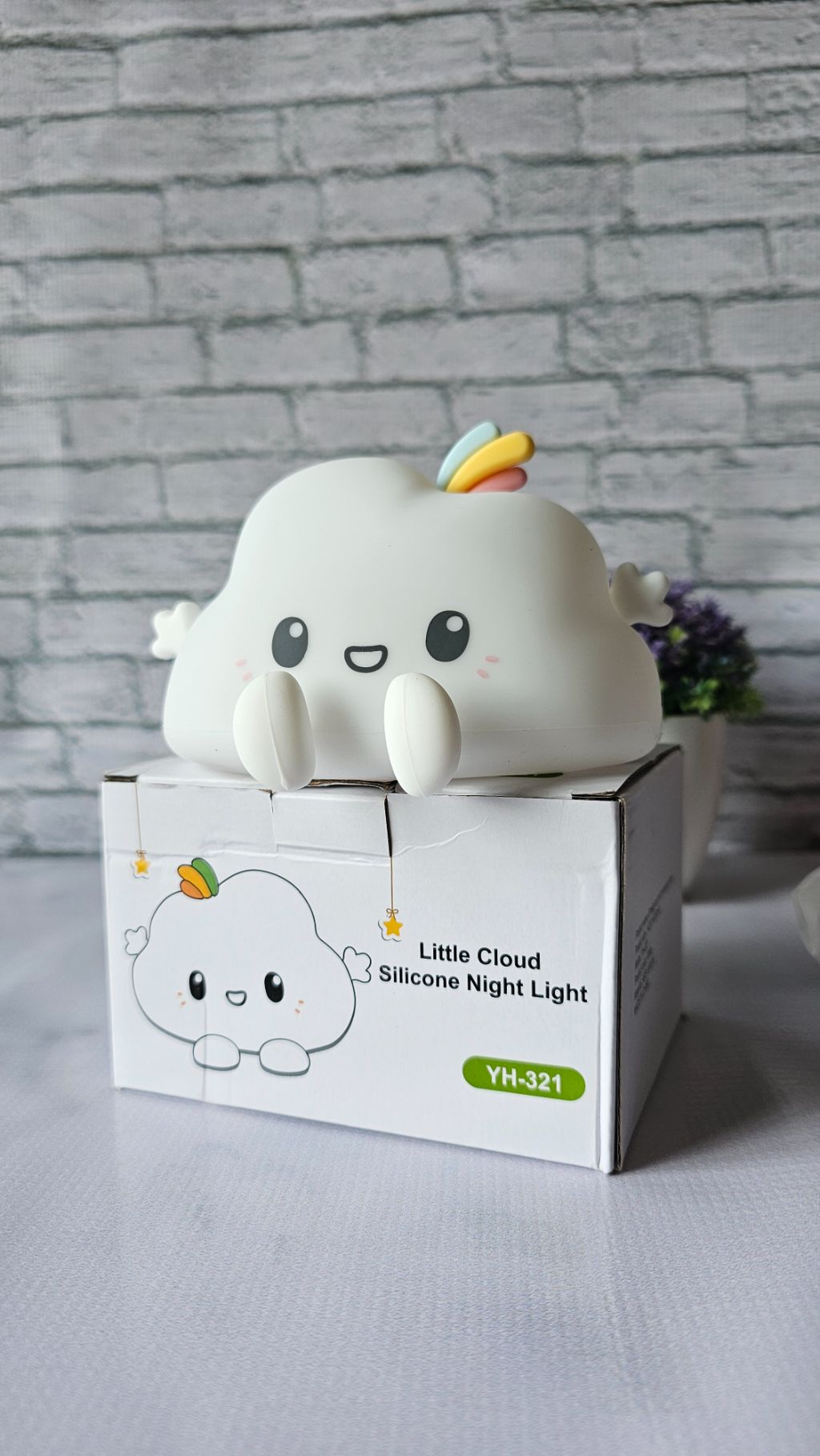 Cloud colour changing night light 