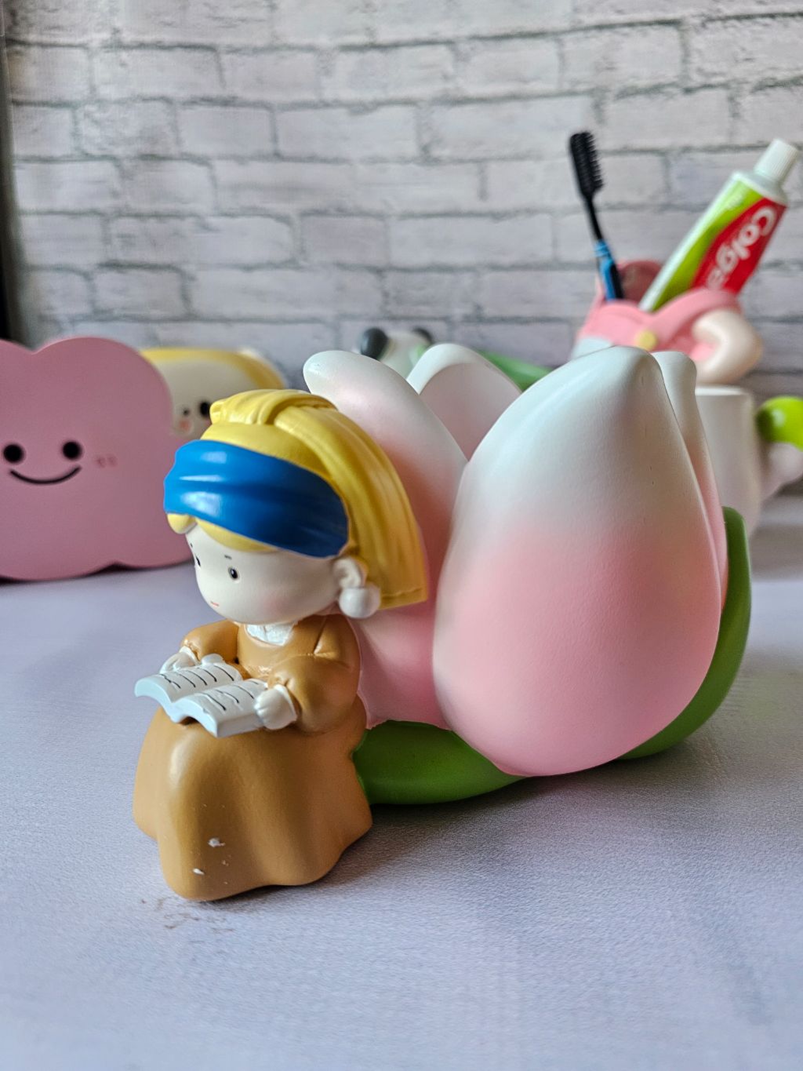 Cute pen holder
