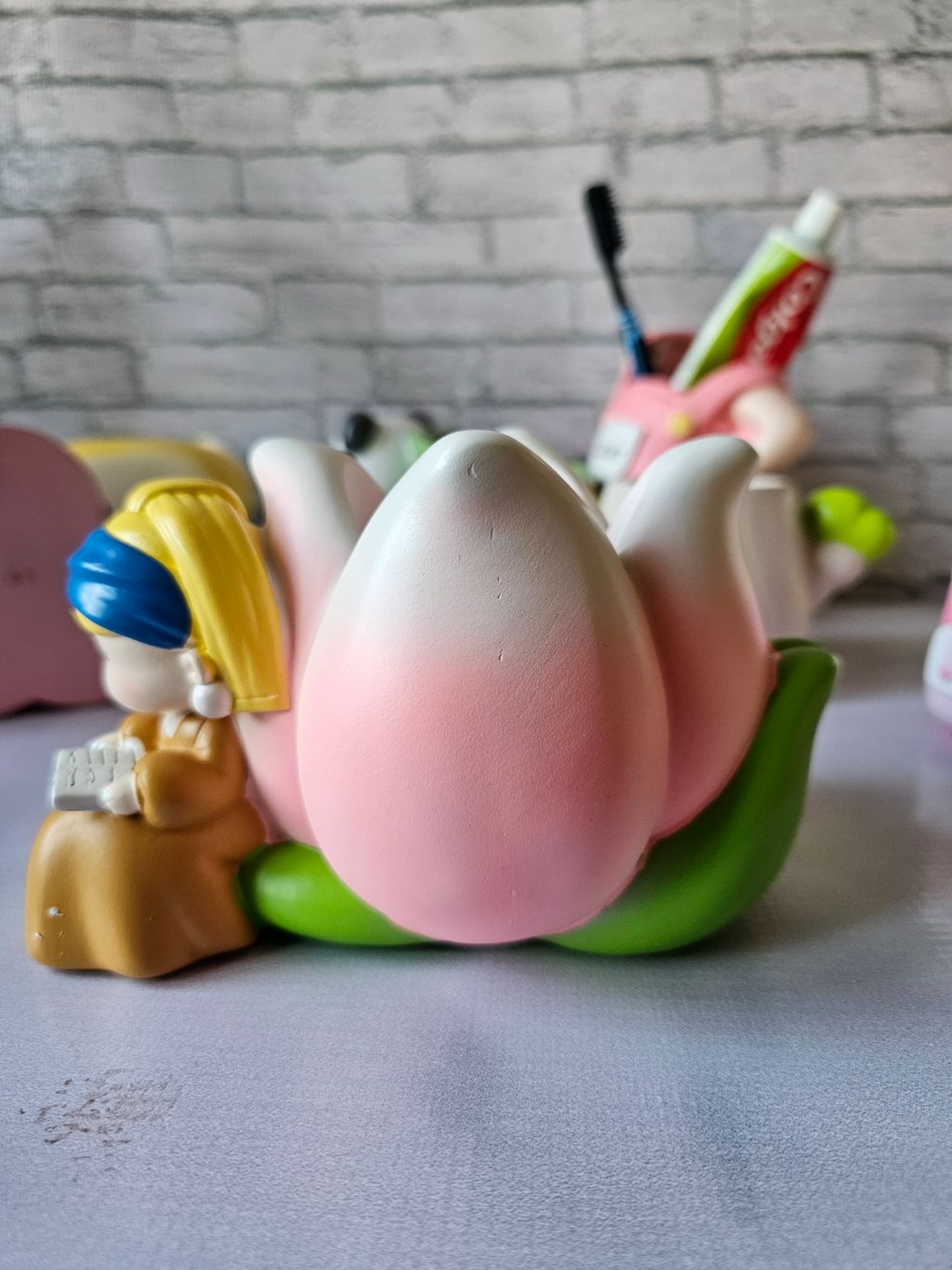 Cute pen holder