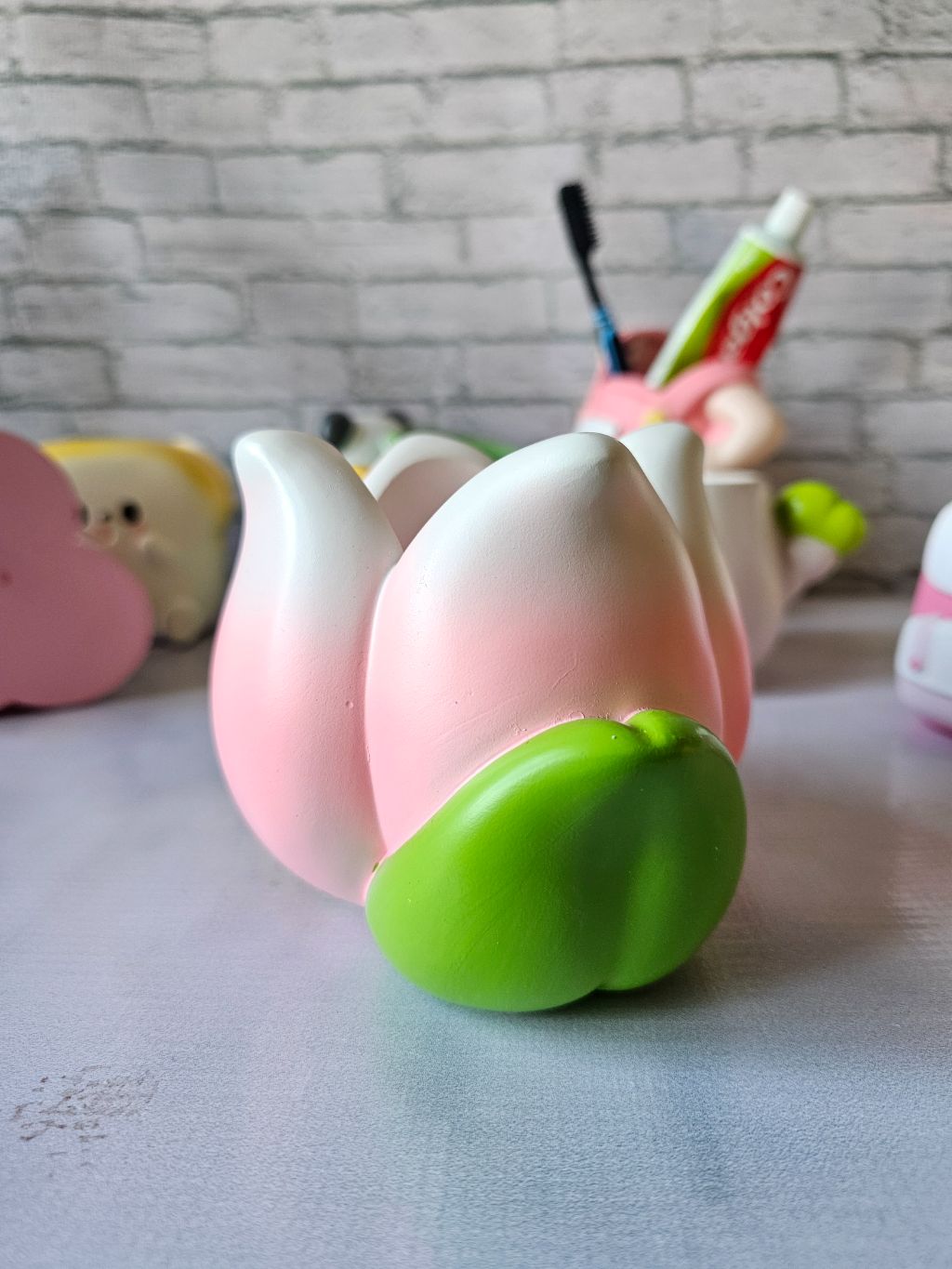Cute pen holder