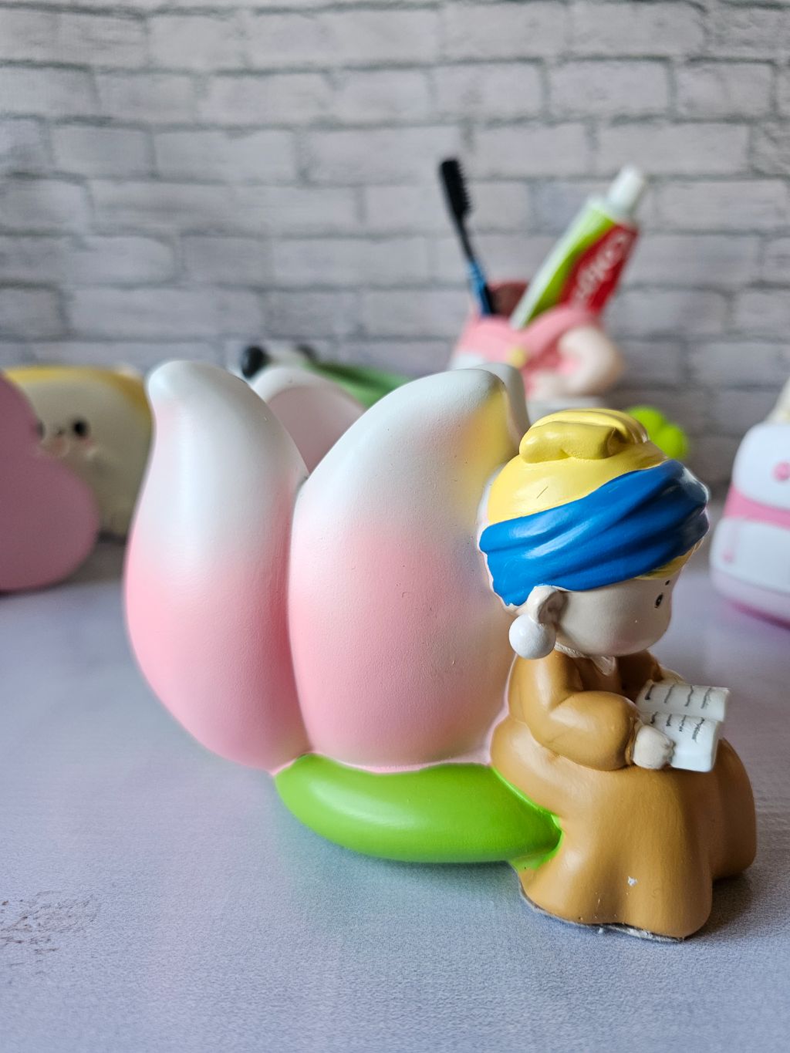 Cute pen holder