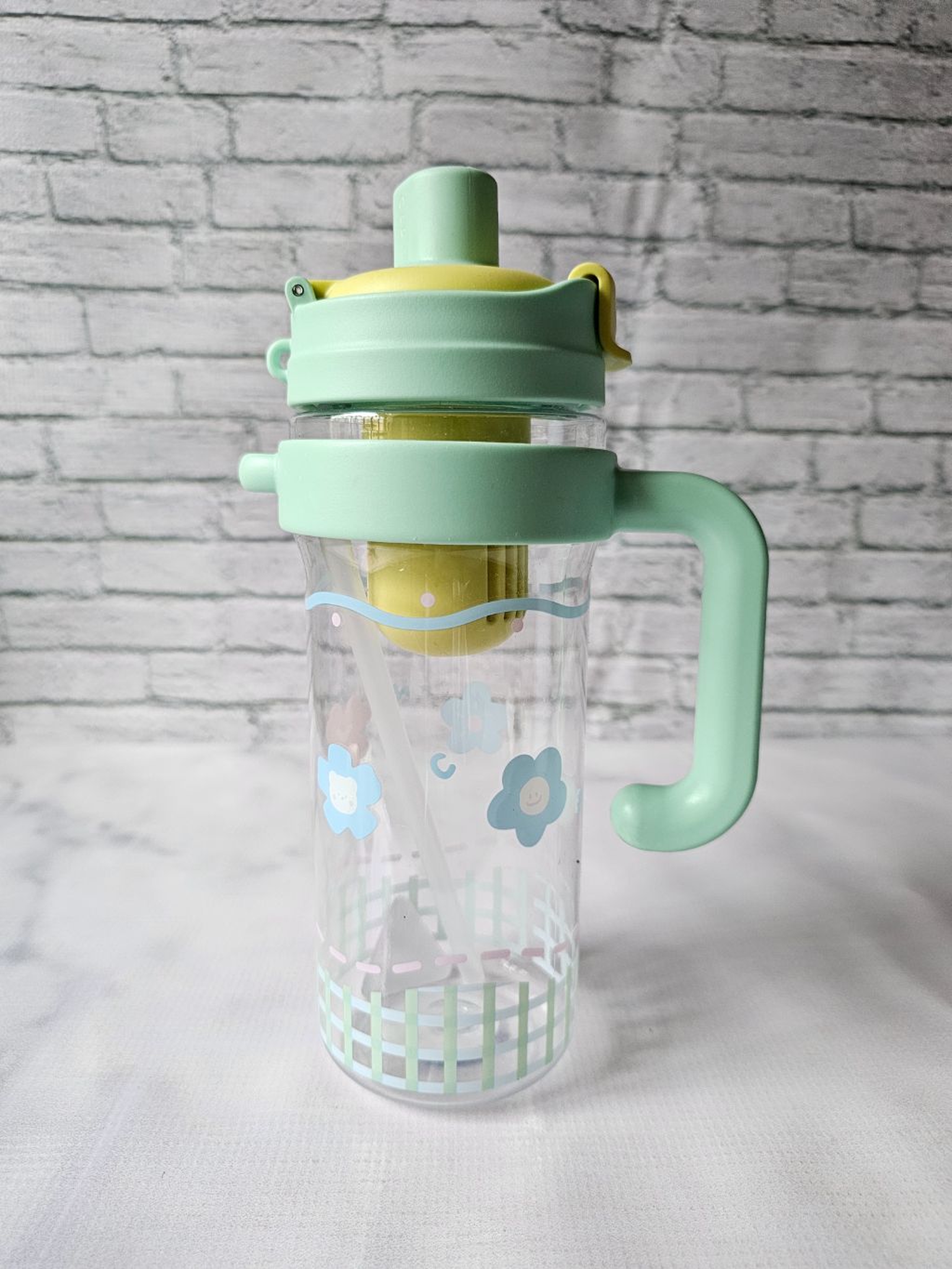 Green cute water bottle 