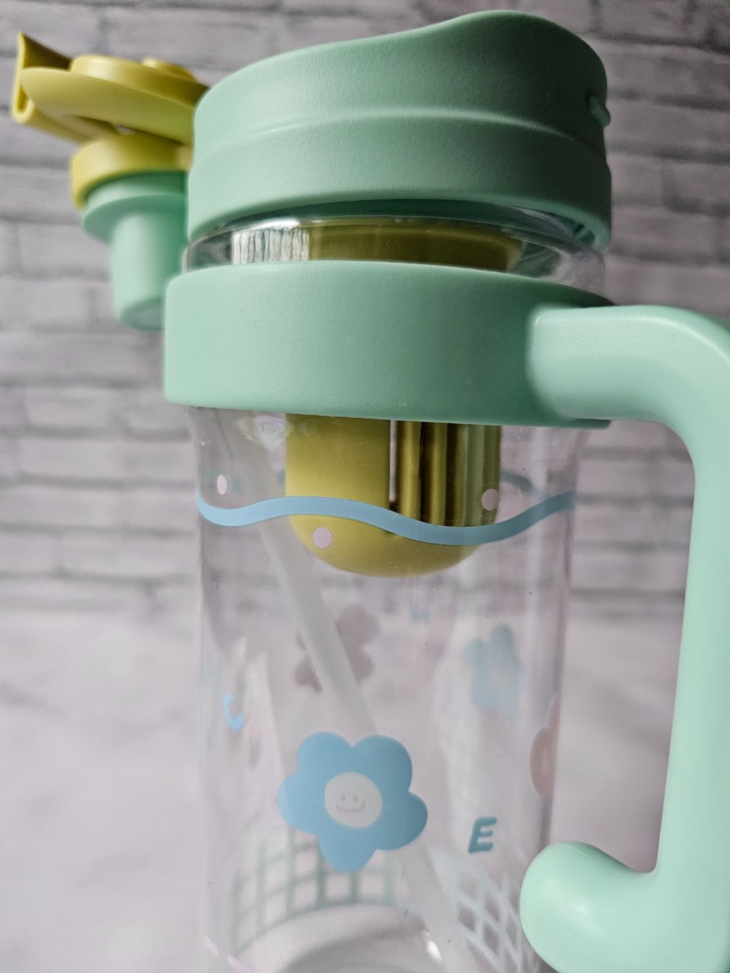 Green cute water bottle 