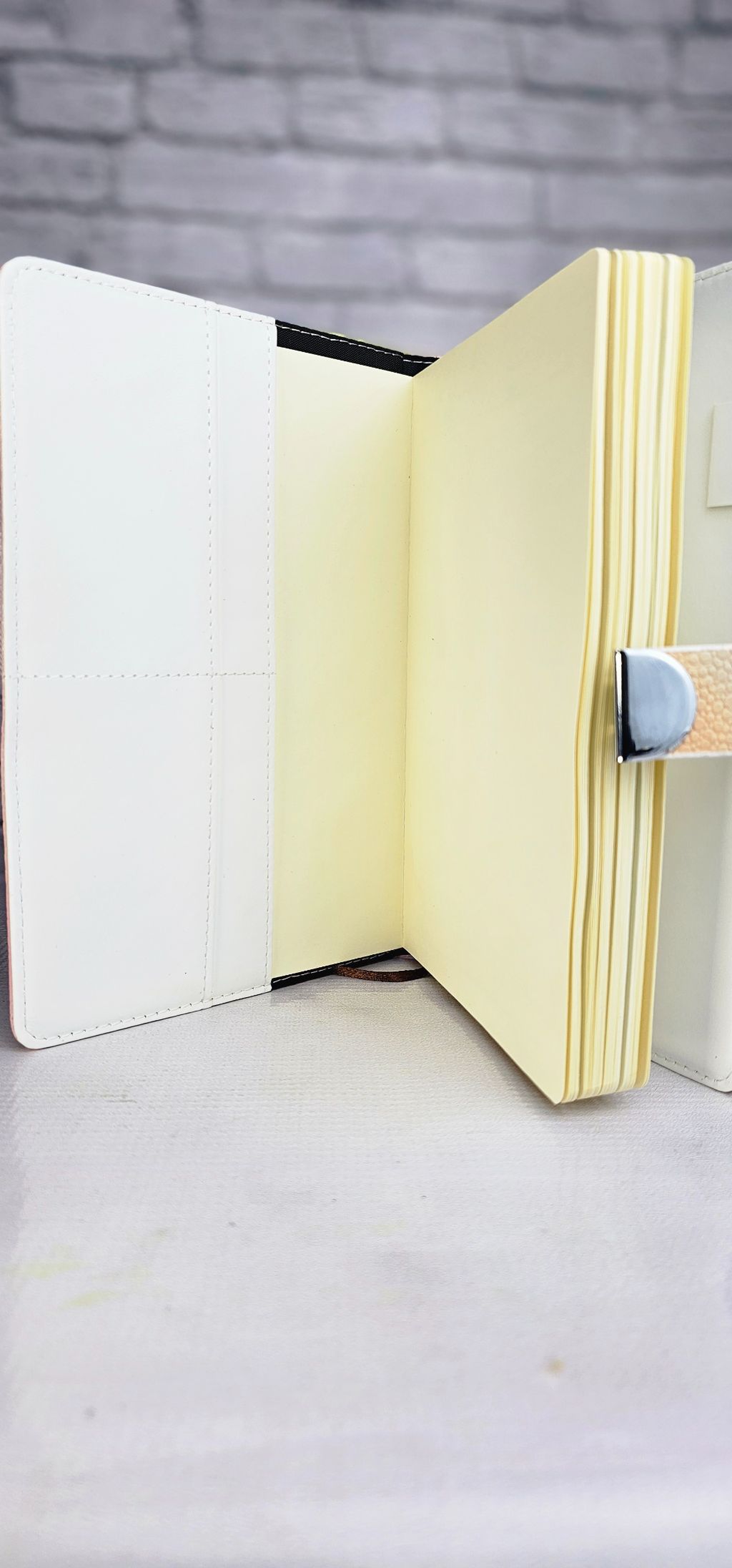 Lock notebook gradient ruled