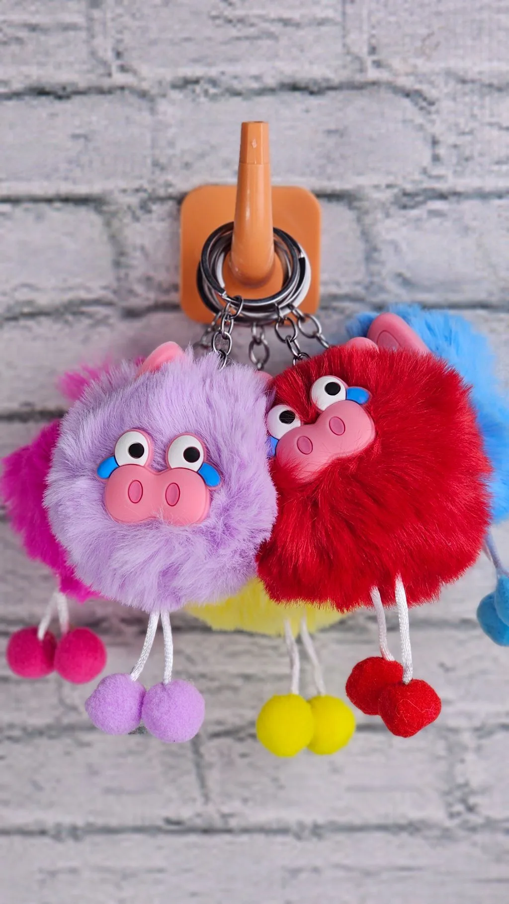 Fluffy Quircky keychain (pink, purple, red, yellow)