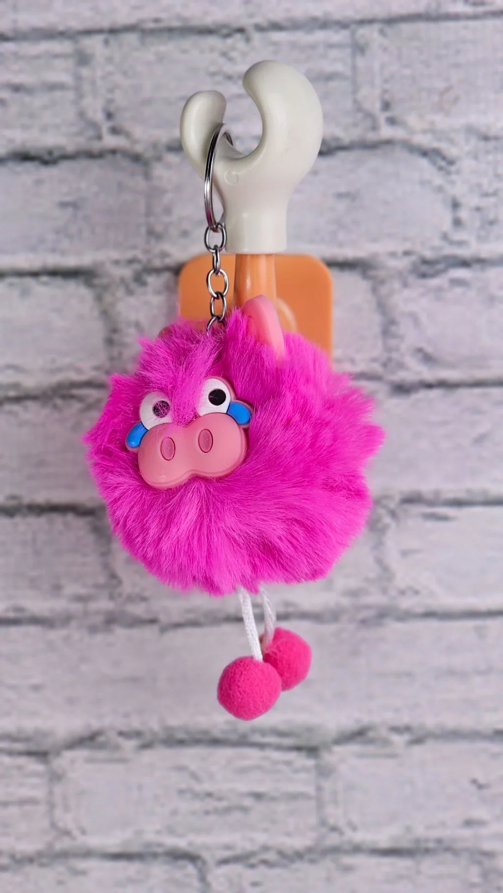 Fluffy Quircky keychain (pink, purple, red, yellow)