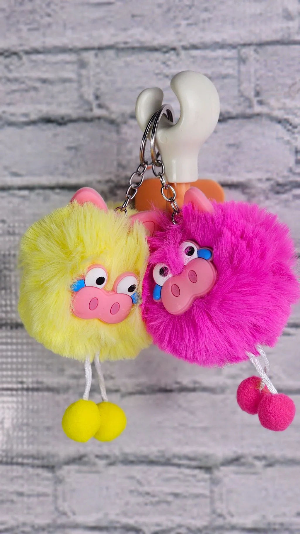 Fluffy Quircky keychain (pink, purple, red, yellow)