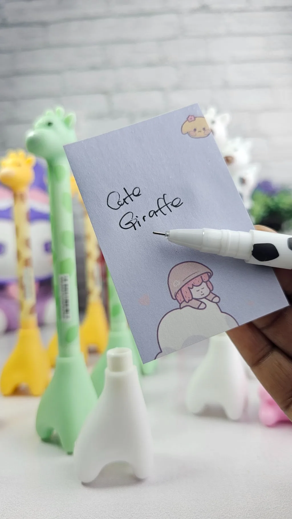 Random colour girrafe pens black ink