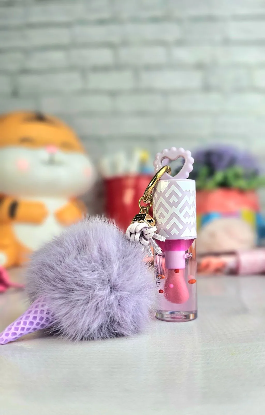Colour changing pompom lipgloss
