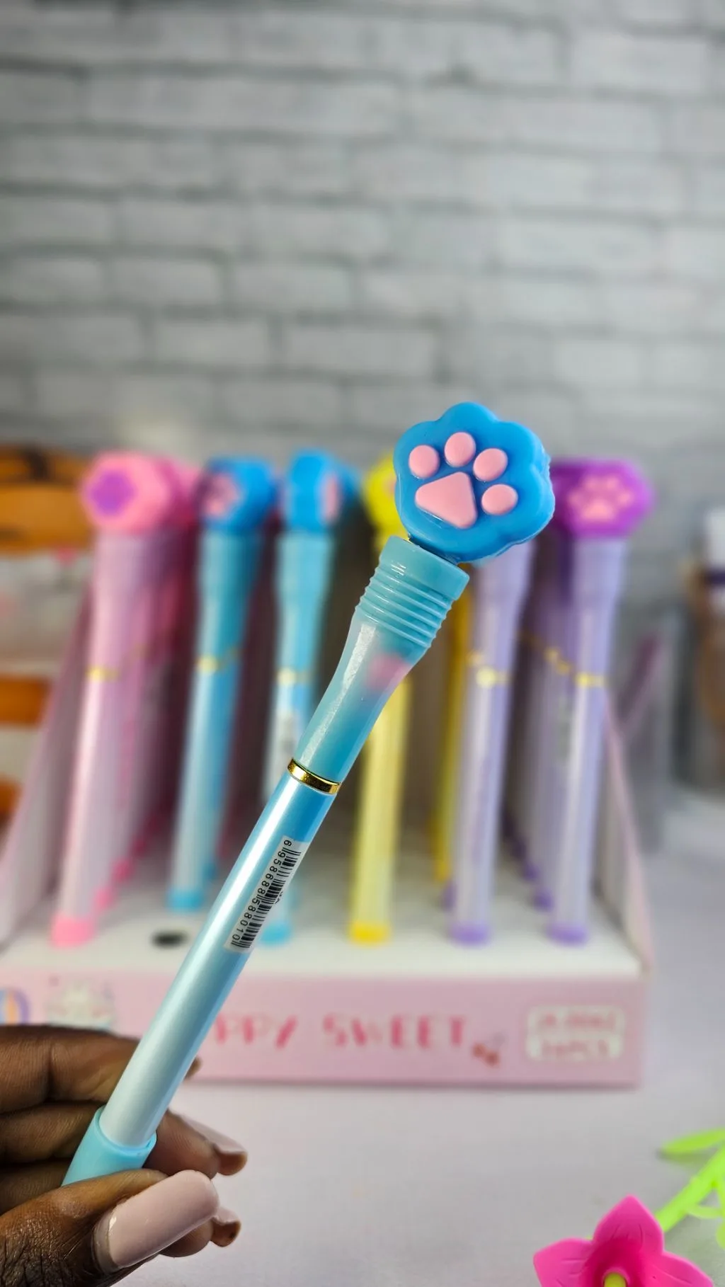 Paw light sharp pointed black pen