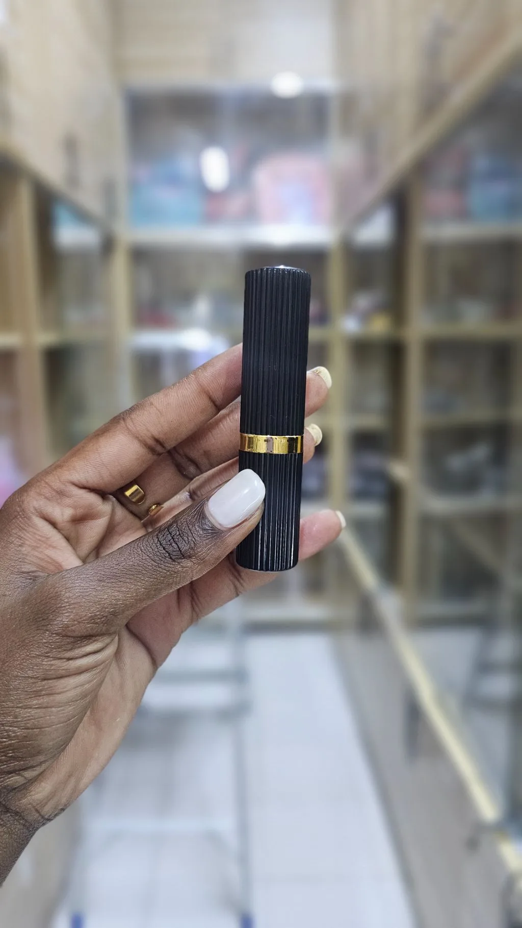 Lipstick refillable gas lighter (black and white)
