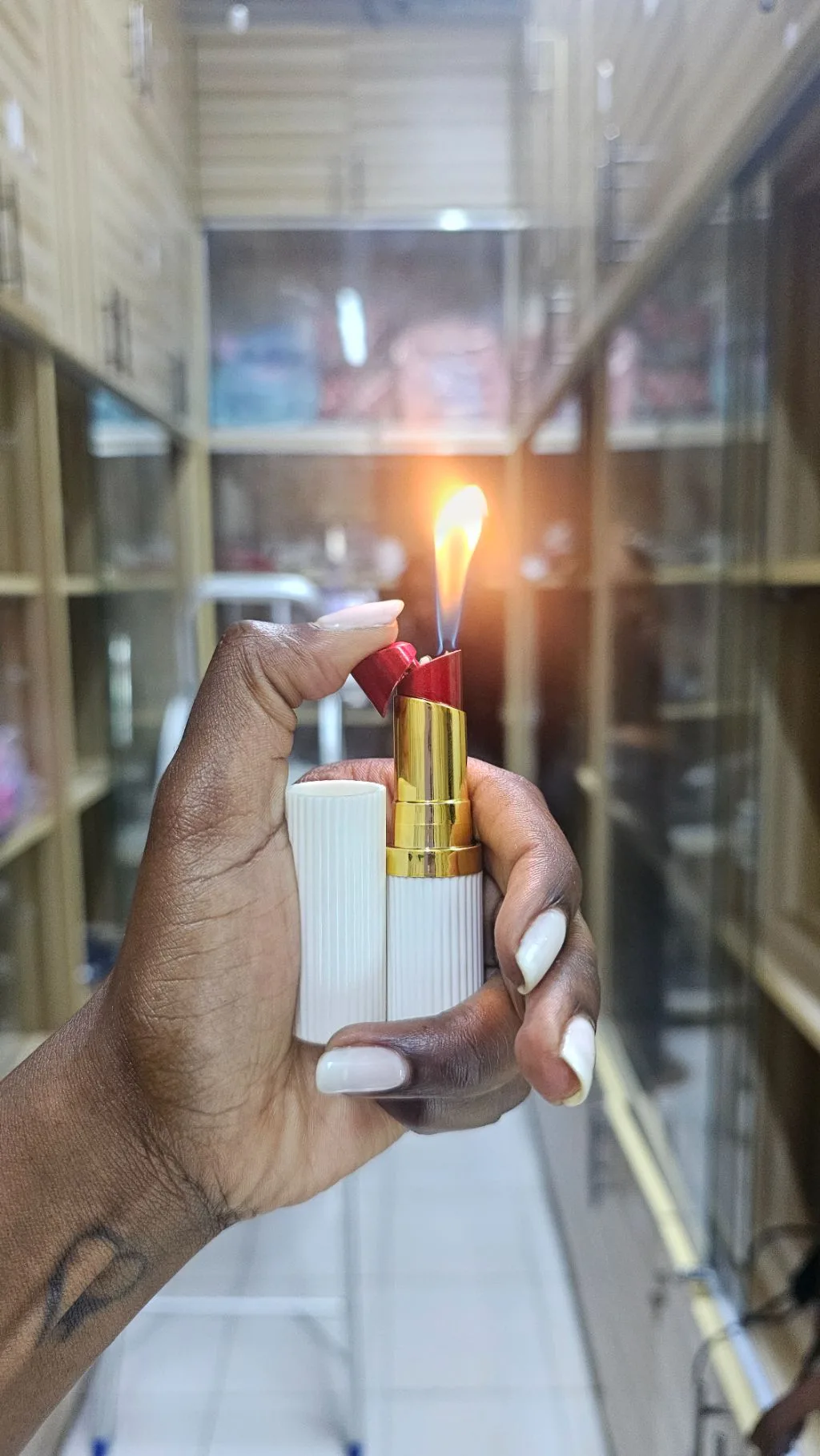 Lipstick refillable gas lighter (black and white)