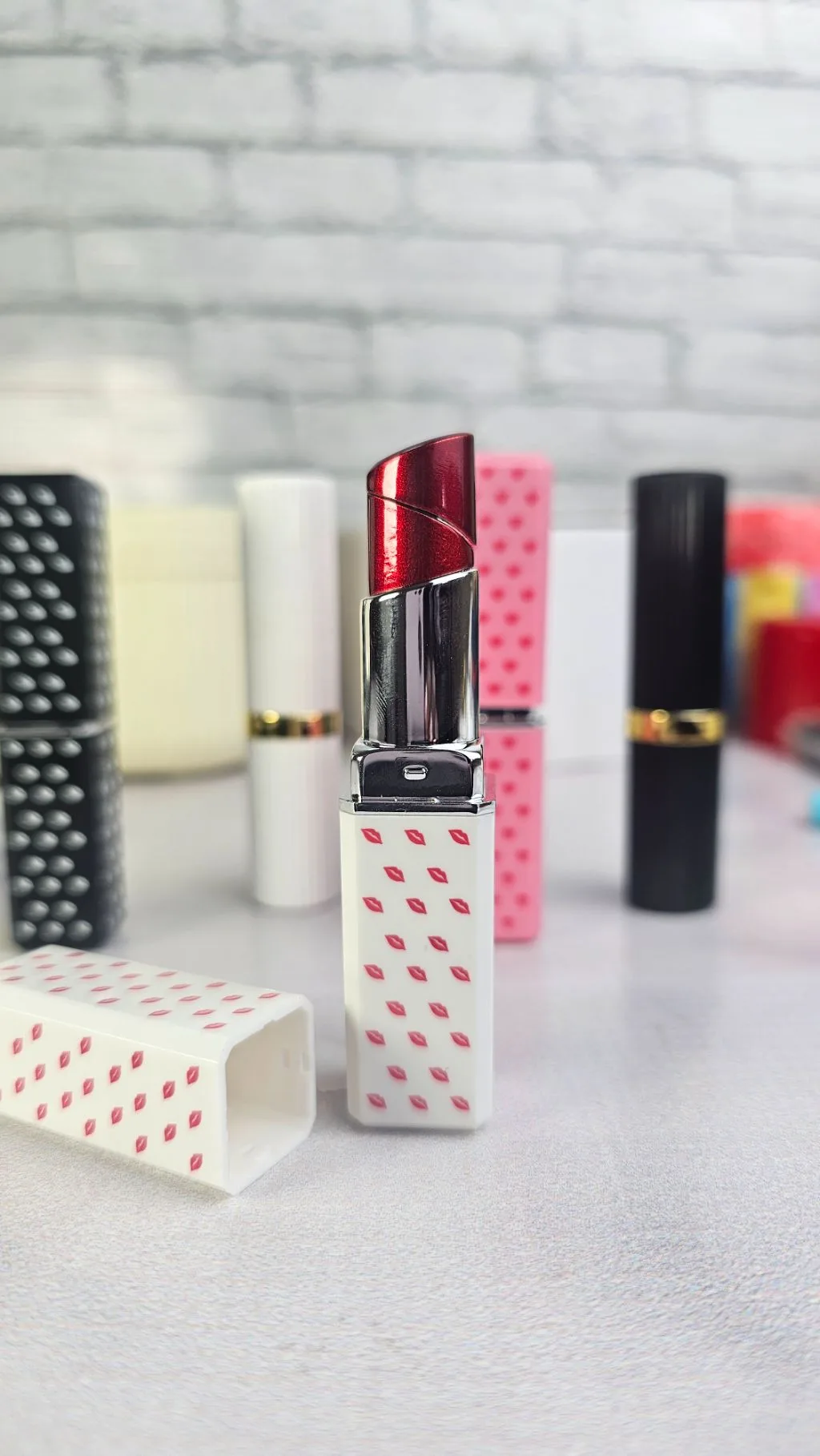 Lipstick detailed refillable lighter