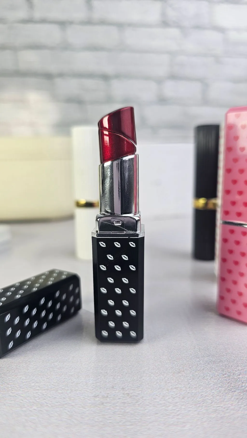 Lipstick detailed refillable lighter
