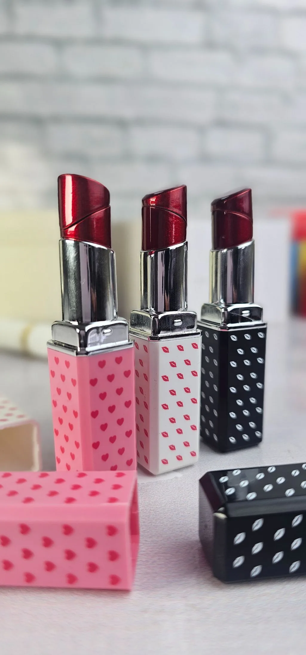 Lipstick detailed refillable lighter