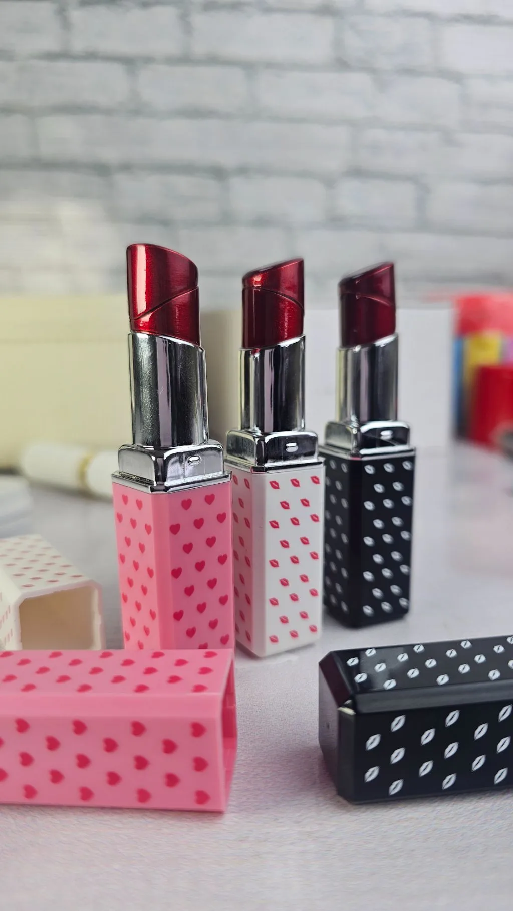 Lipstick detailed refillable lighter