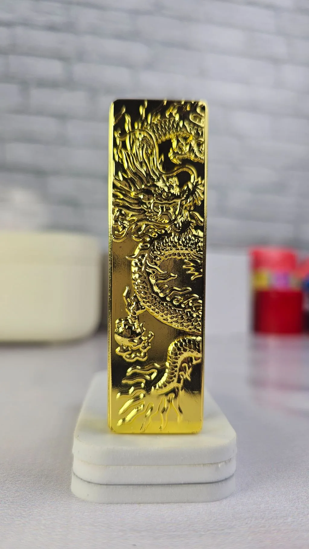 Gold/silver bar embossed gas refillable lighter