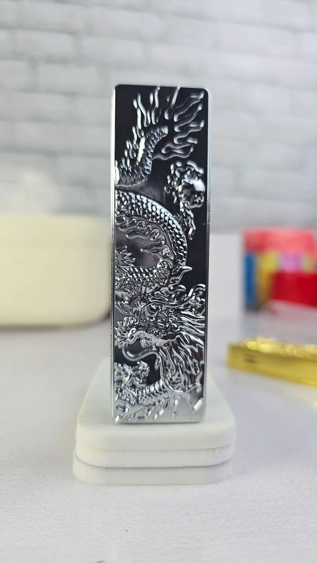 Gold/silver bar embossed gas refillable lighter