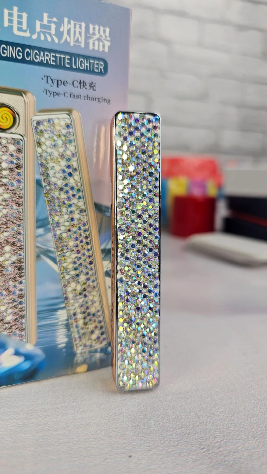 Rechargeable windproof glittery lighter