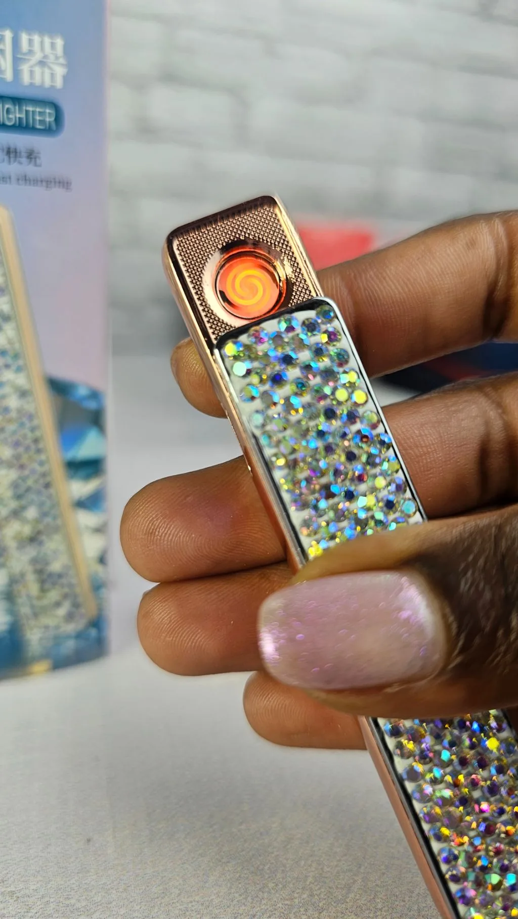 Rechargeable windproof glittery lighter