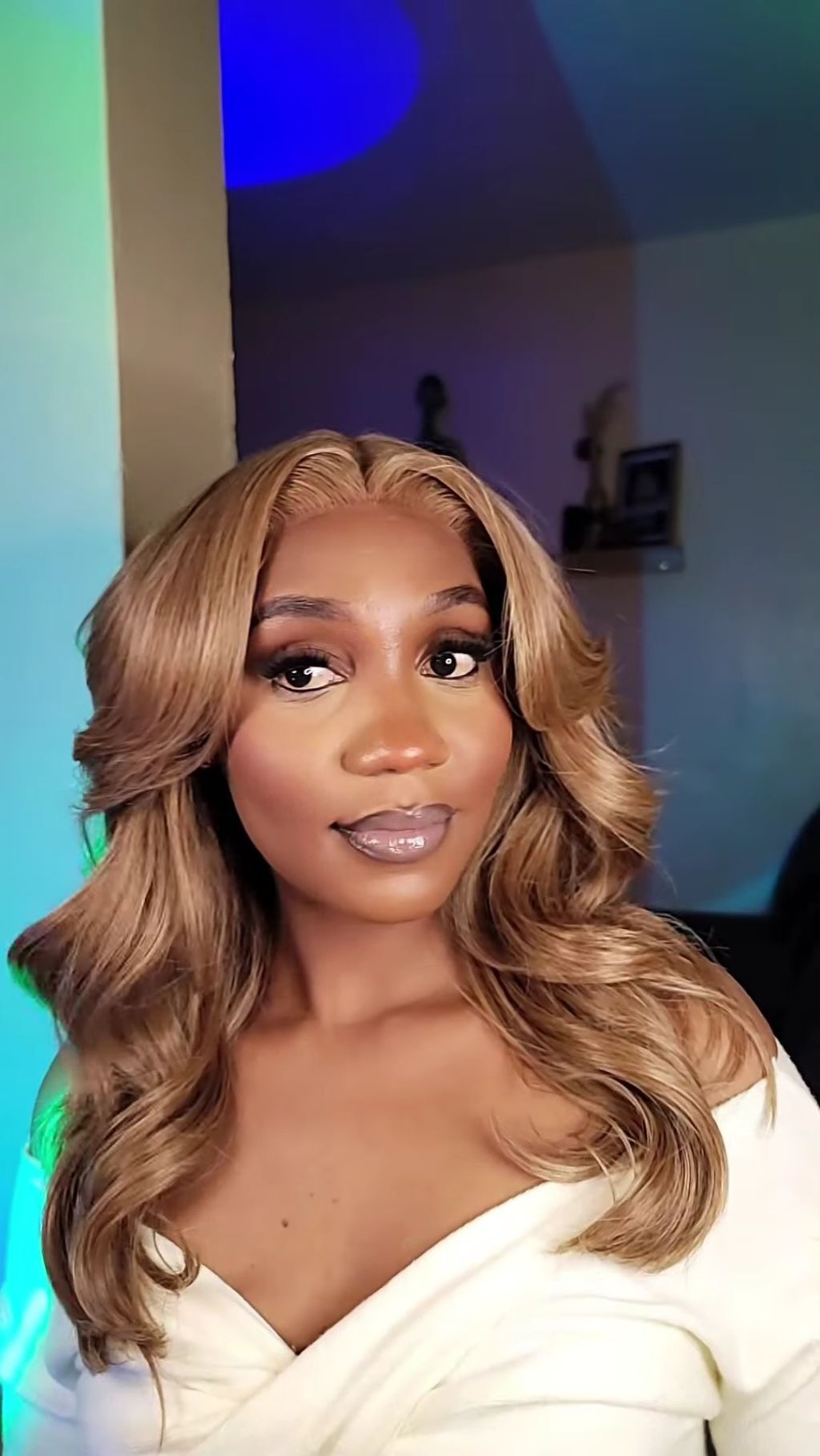ALORA LAYERED WIG