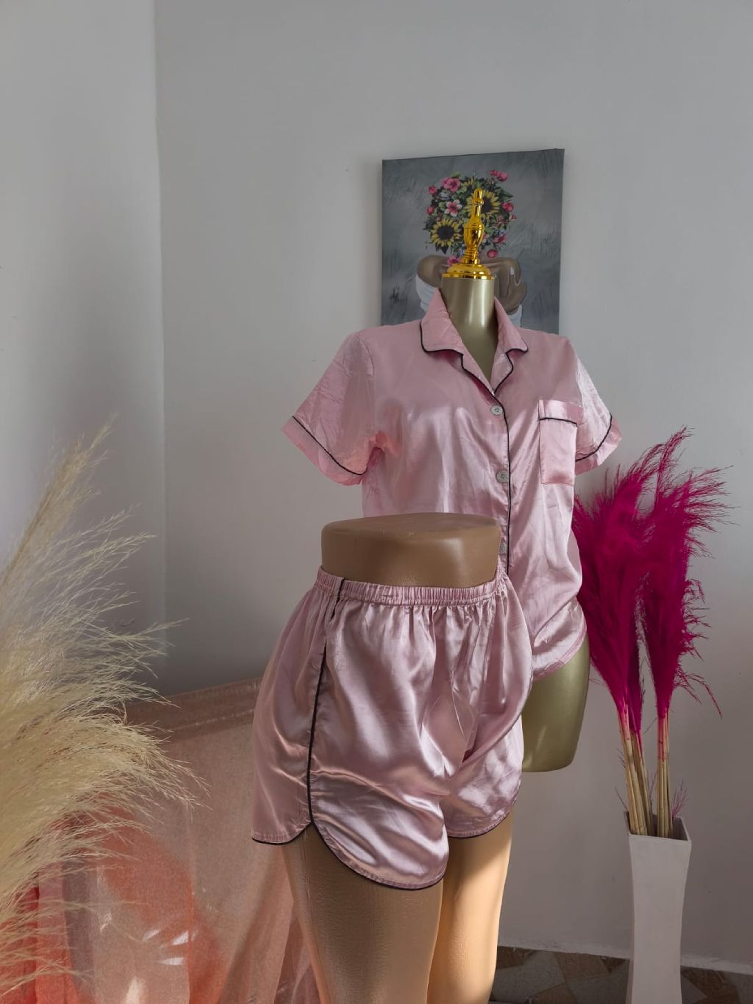 The Signature Contrast-Trim Pajama Set short