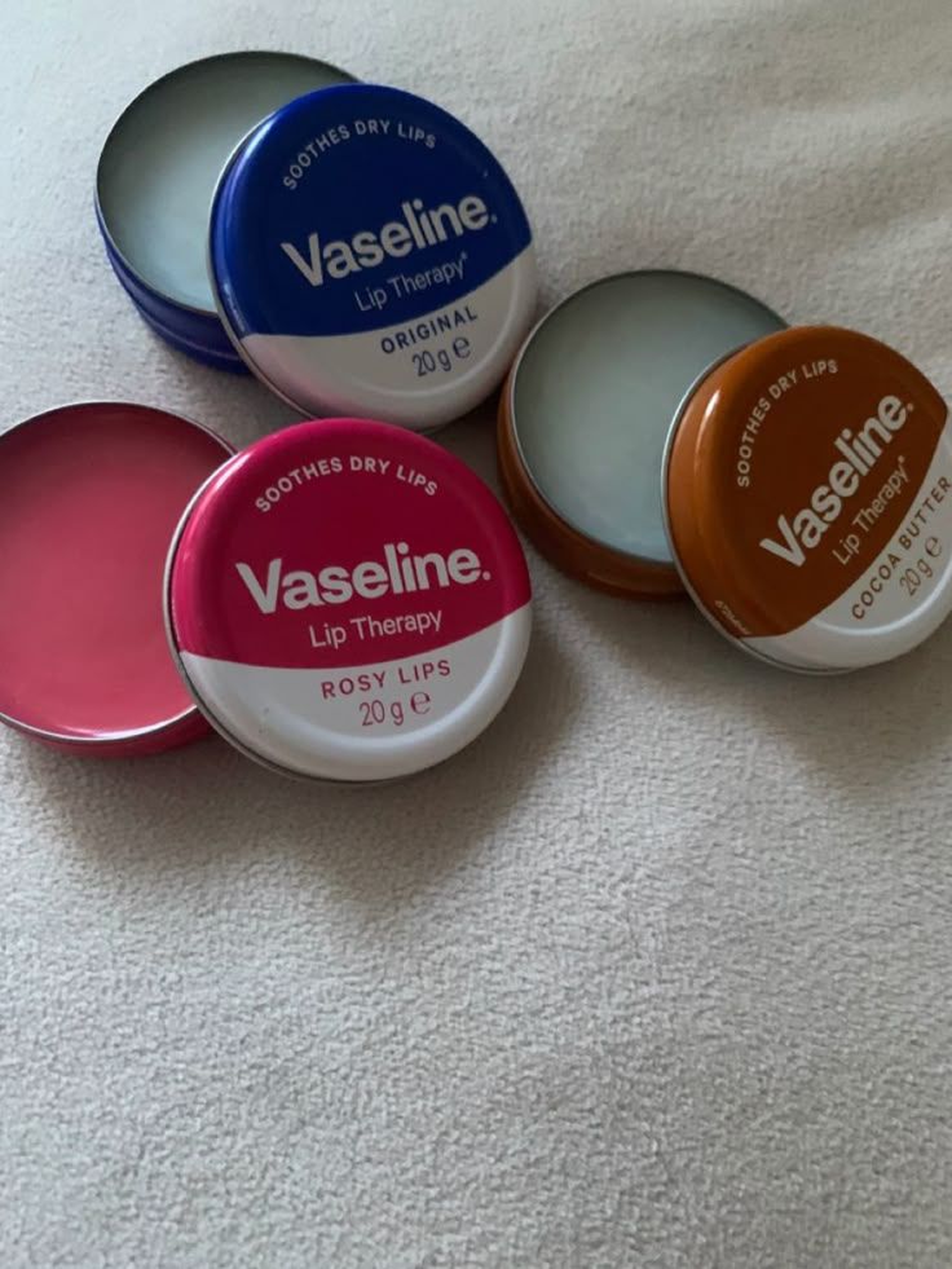 Vaseline lip therapy