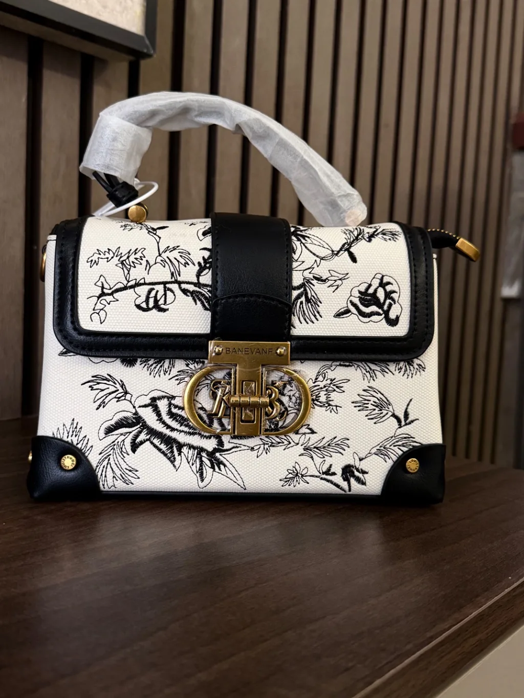 Amy Floral Signature